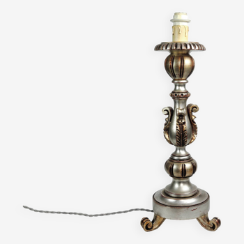 XL Lampe de table chandelier en bois Français des années 1950 avec feuille d’acanthe et dorée argentée