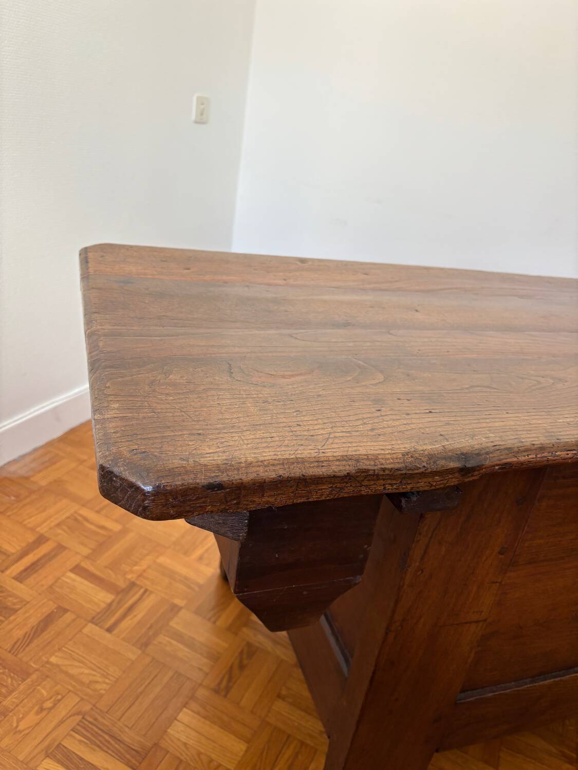 Grand coffre ancien en chêne massif – XIXe – belle patine d’origine