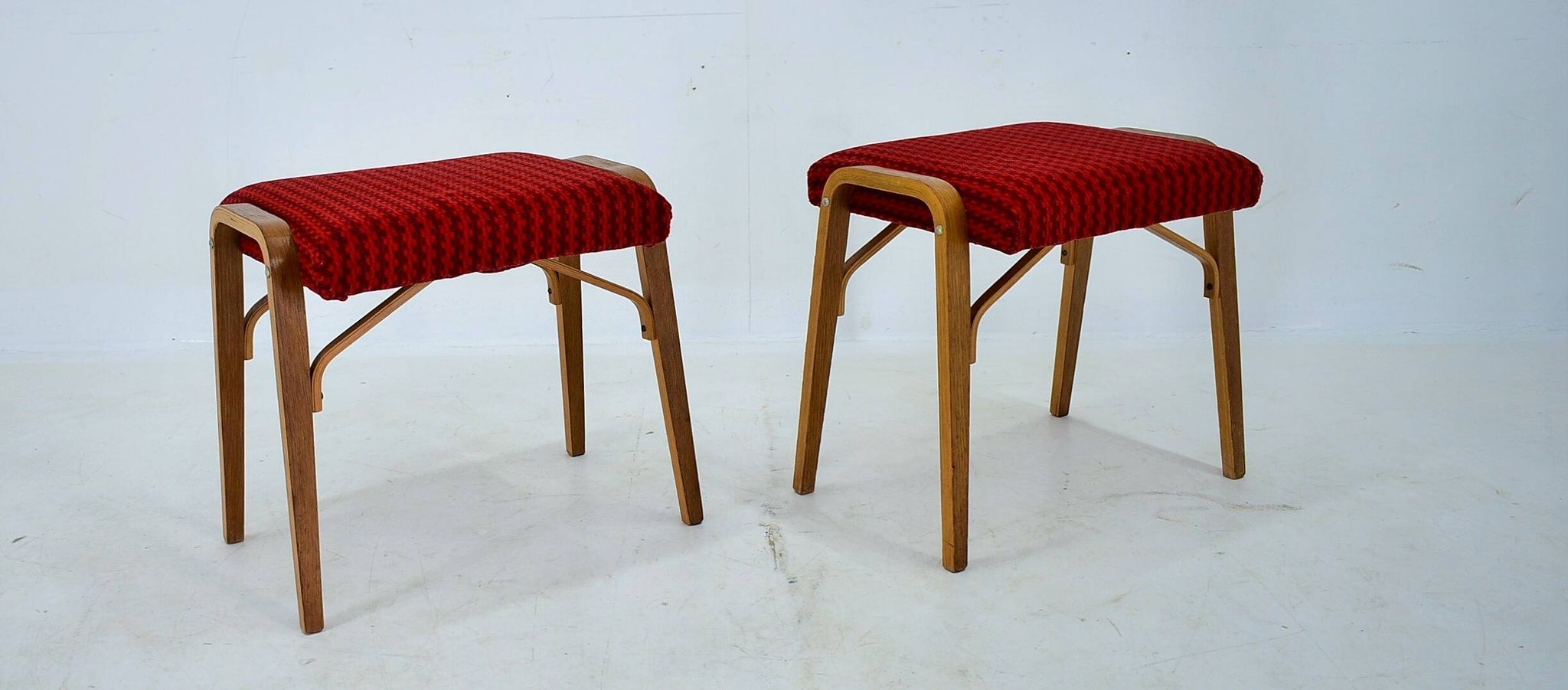 Tabourets en hêtre Ludvik Volak des années 1960 par Drevopodnik Holesov, Tchécoslovaquie