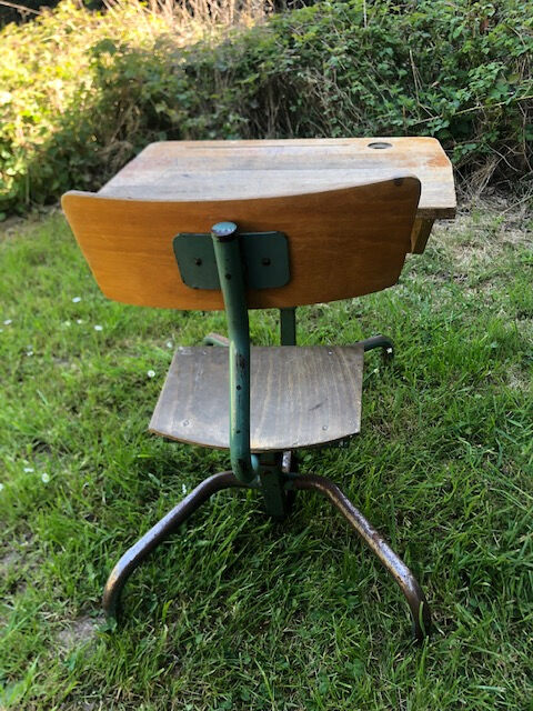 Single seat school desk