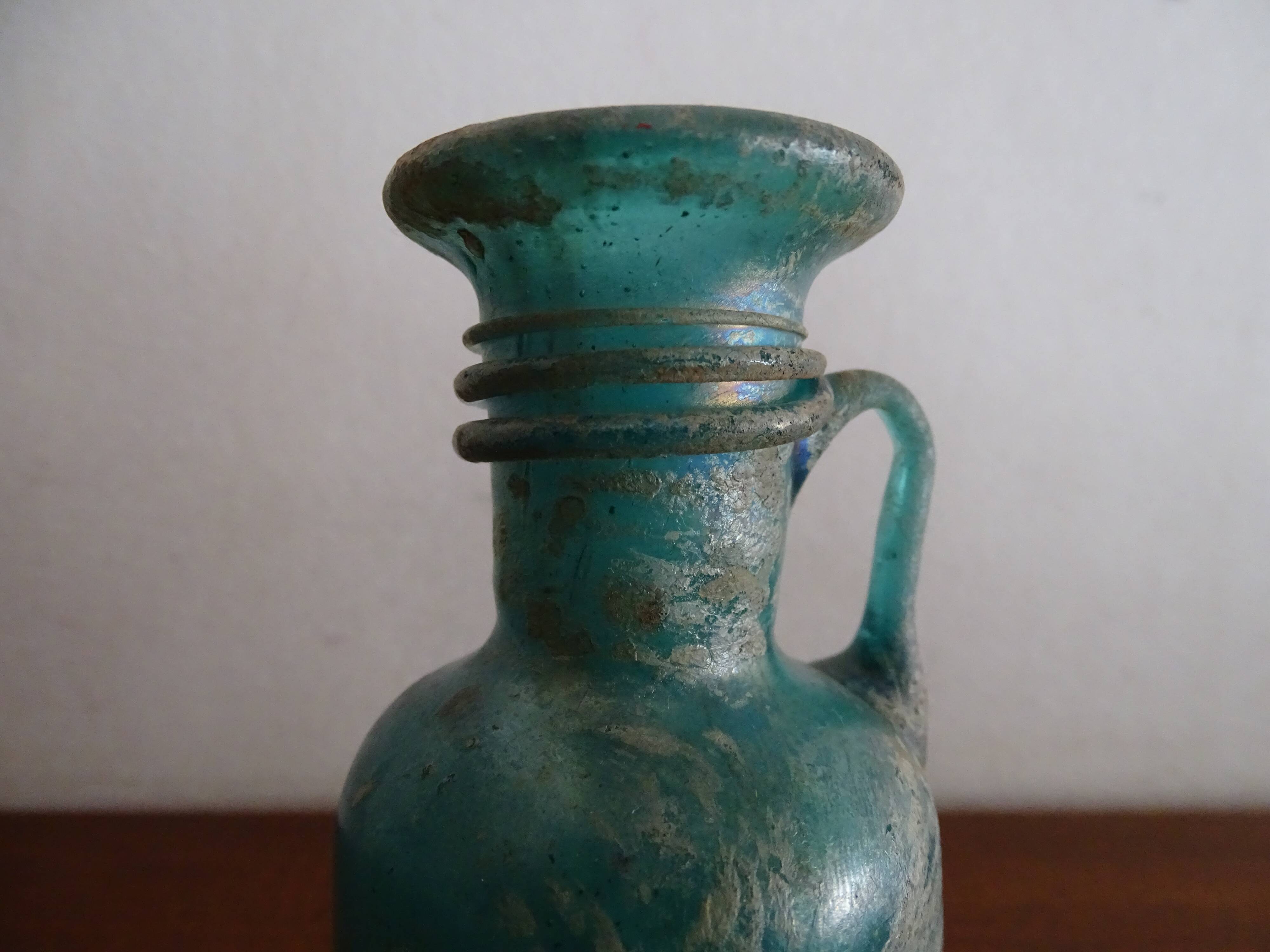 Ancient balsamaire Gallo Roman style iridescent glass paste