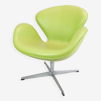 The Swan Model 3320 By Arne Jacobsen Made By Fritz Hansen From 2007s