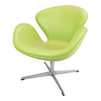 The Swan Model 3320 By Arne Jacobsen Made By Fritz Hansen From 2007s