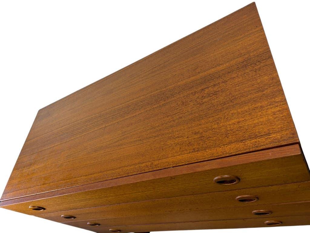 Vintage wooden chest of drawers
