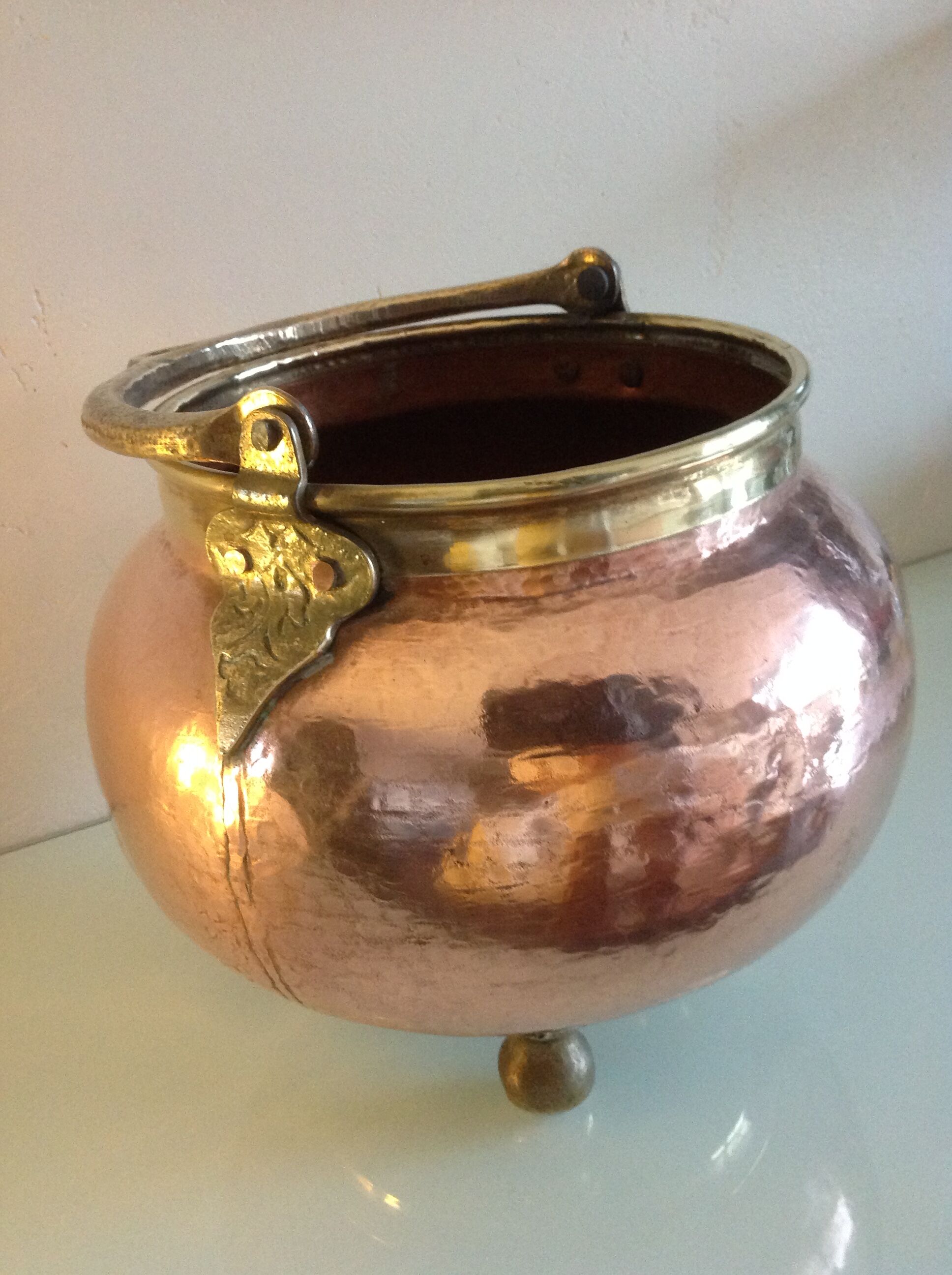 Cache pot pot cauldron in hammered red copper / vintage 60s-70s