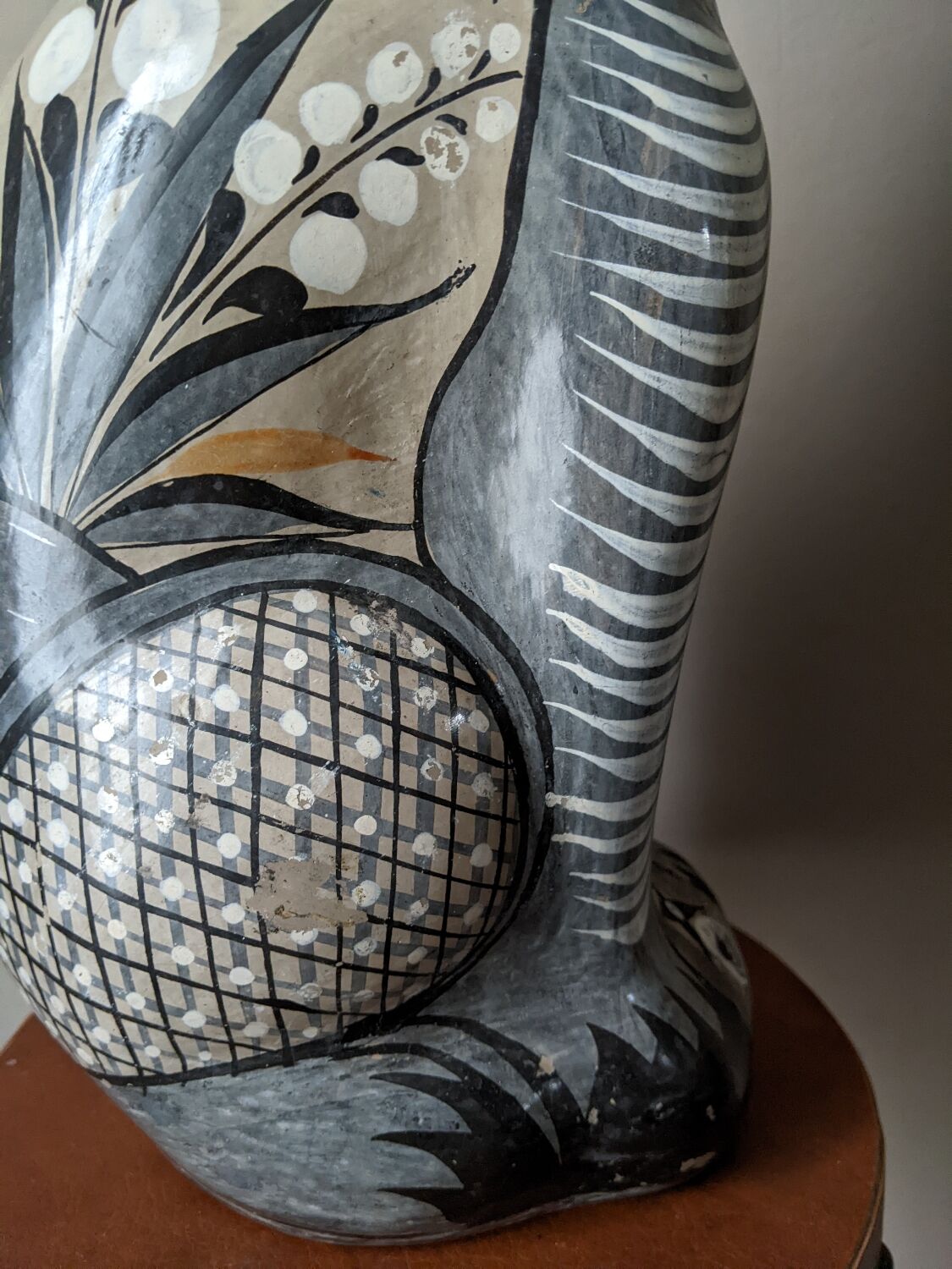 Hand-painted decorative ceramic cat from Tonala, Mexico.