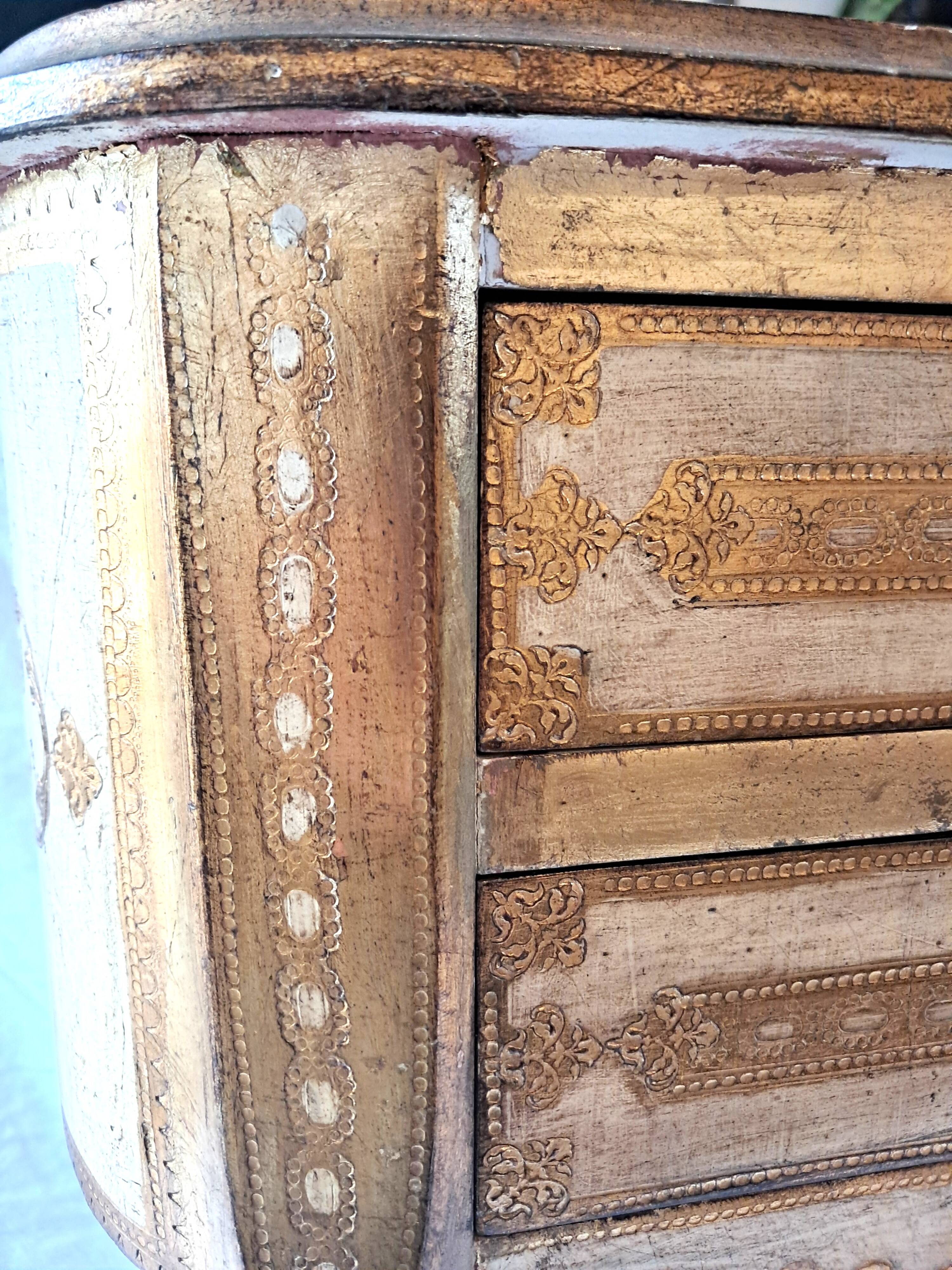 Small kidney side table with drawers in gilded wood, florentine style