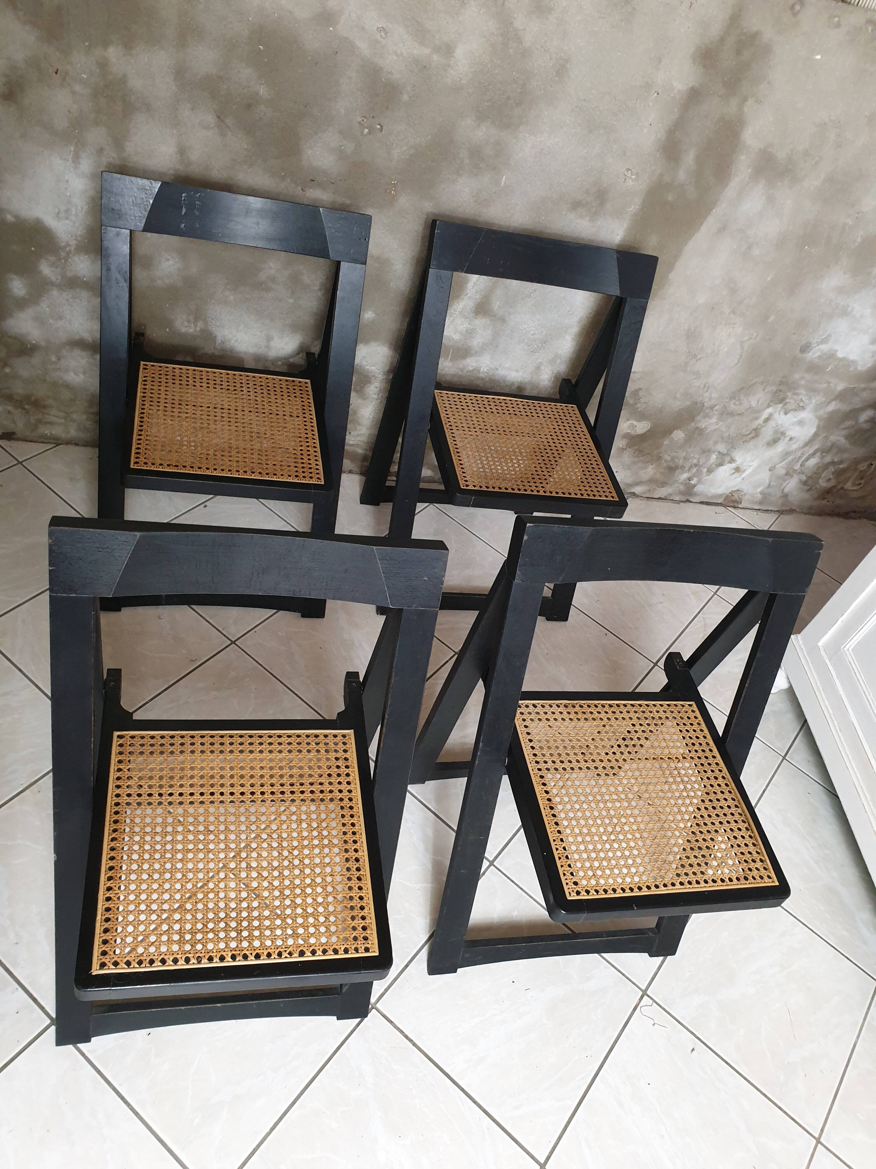 4 folding chairs