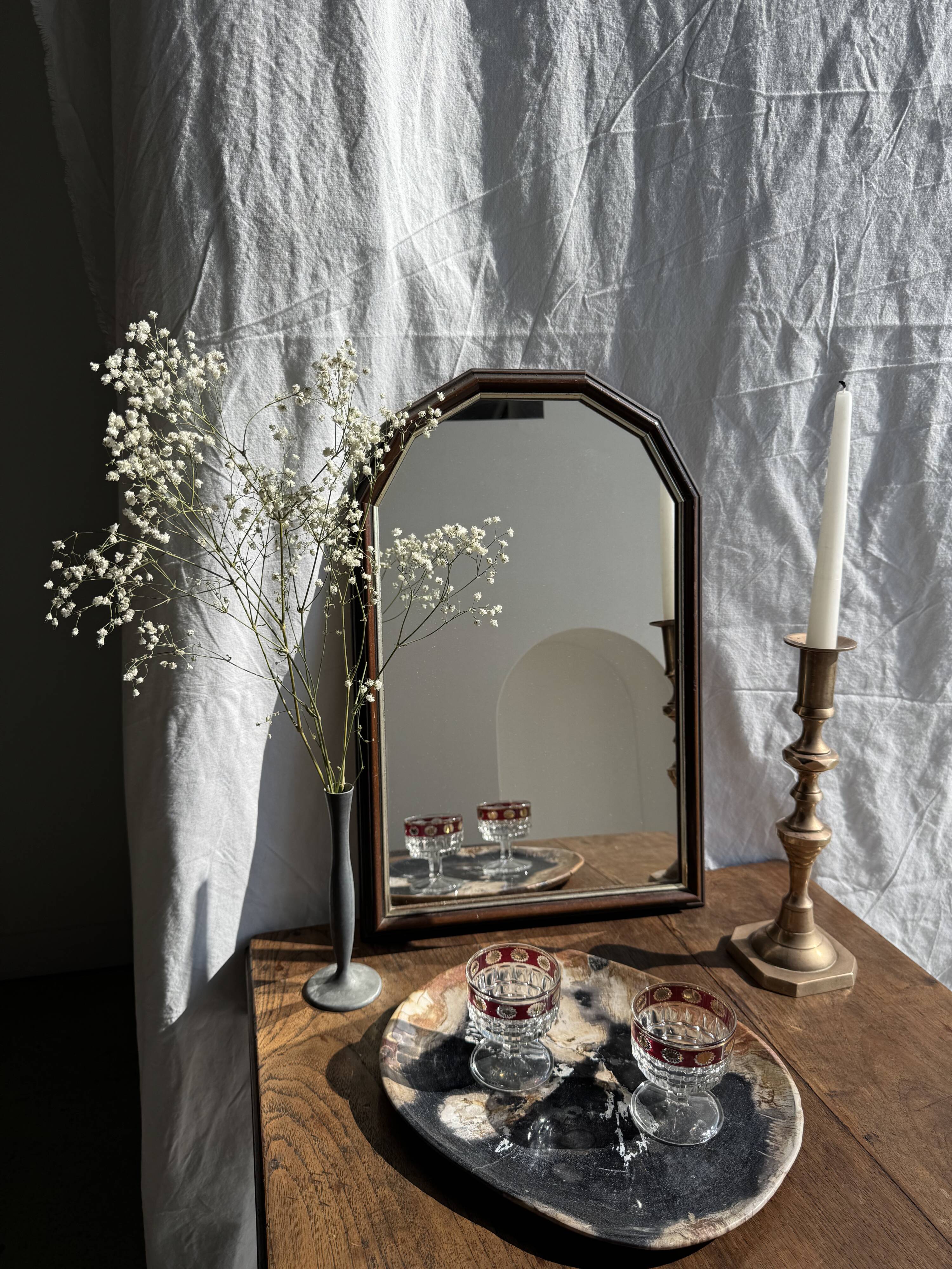Small rounded mirror, wooden frame, gold frame H49.5