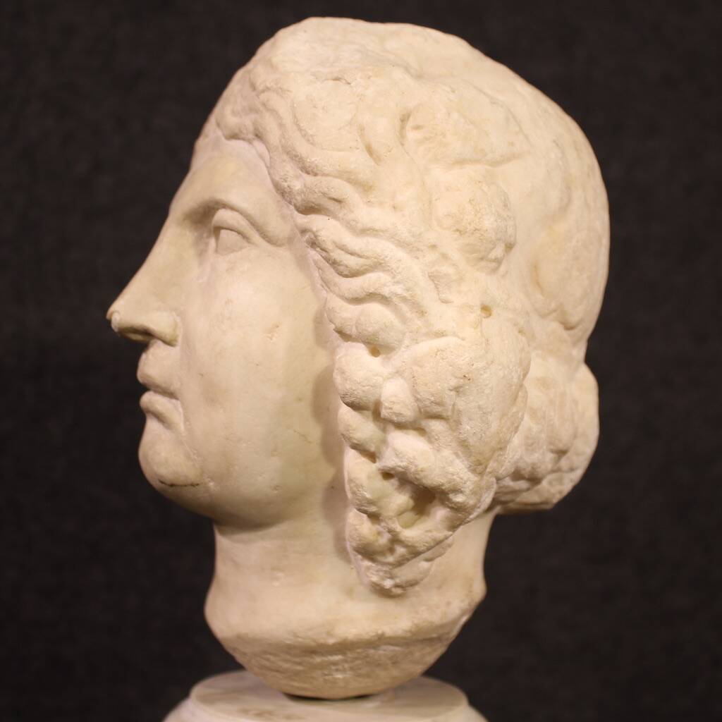 Antique Italian sculpture, white marble head from the 17th century