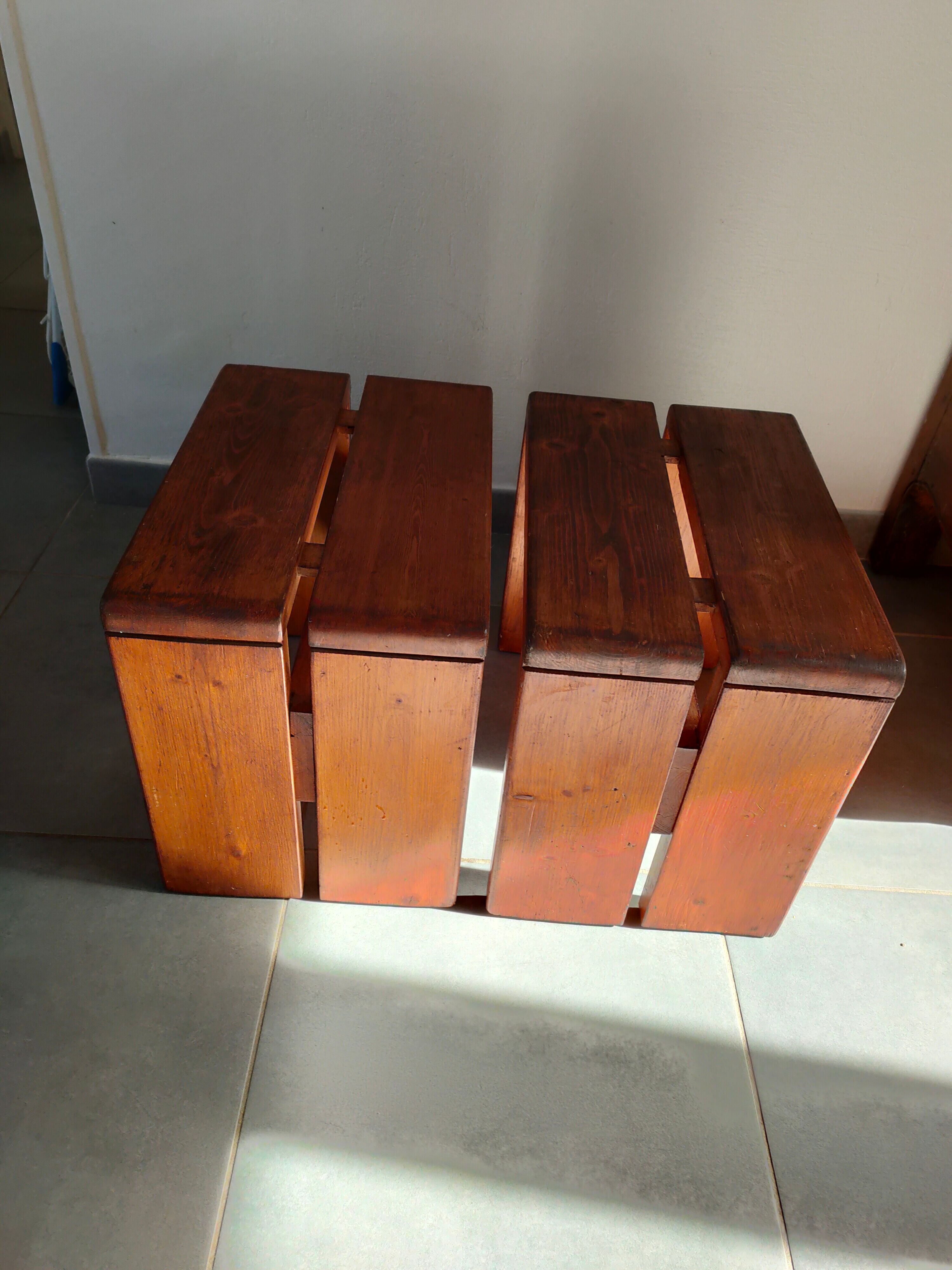 Paire de tabourets "Les Arcs" de Charlotte Perriand