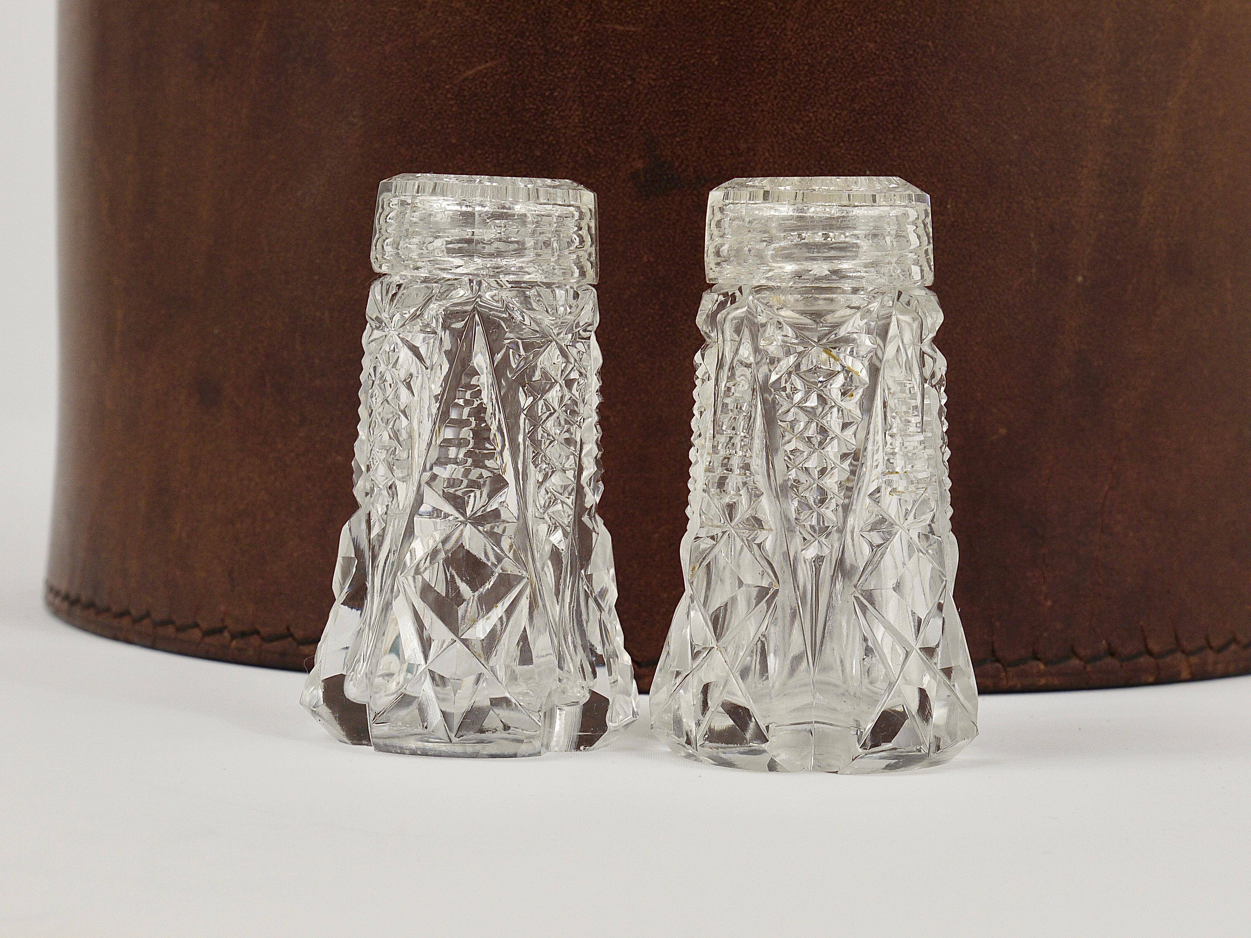 French Art Nouveau salt and pepper shakers, faceted crystal glass from the 1920s.