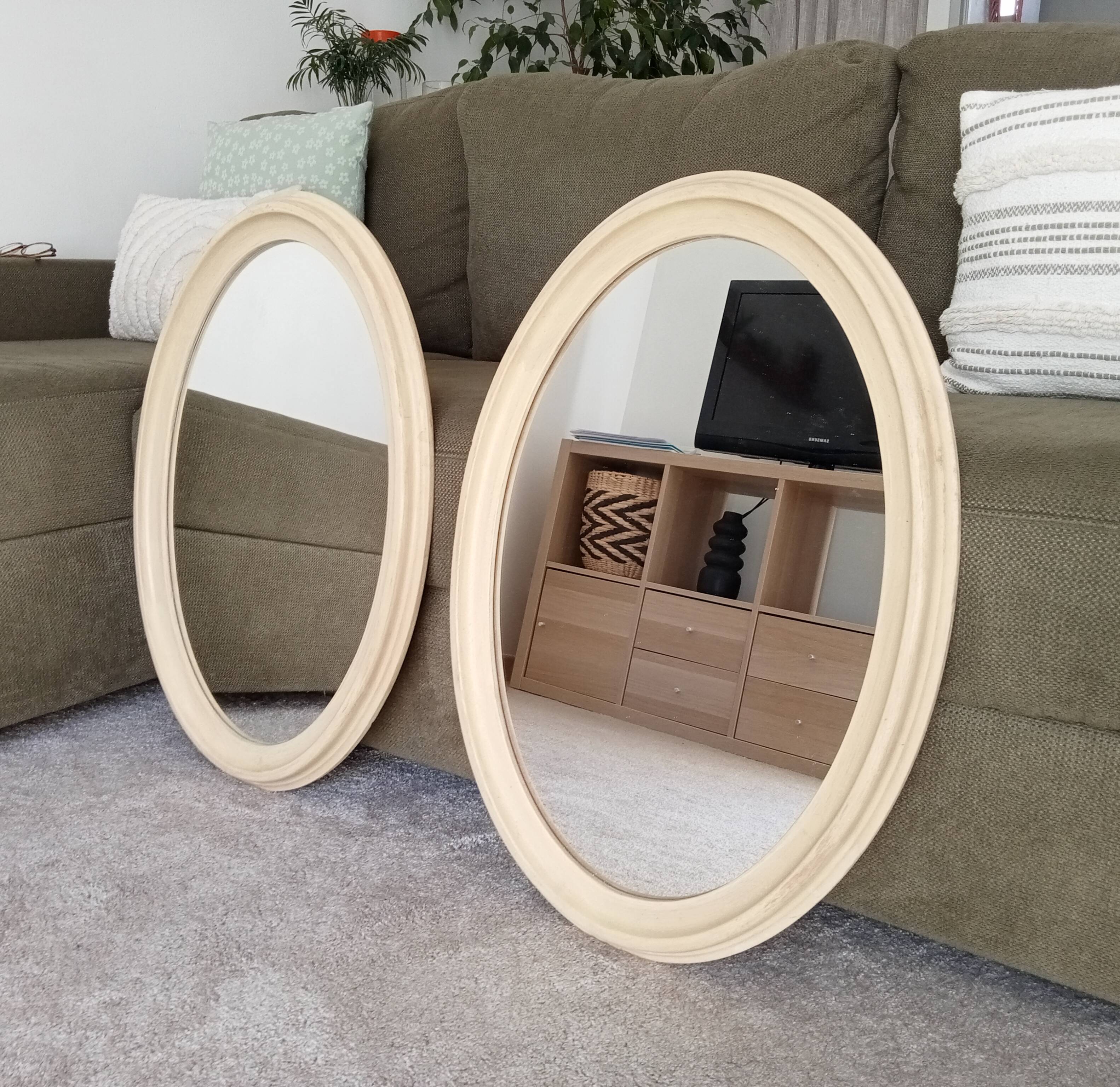 Miroir ovale vintage en bois patiné