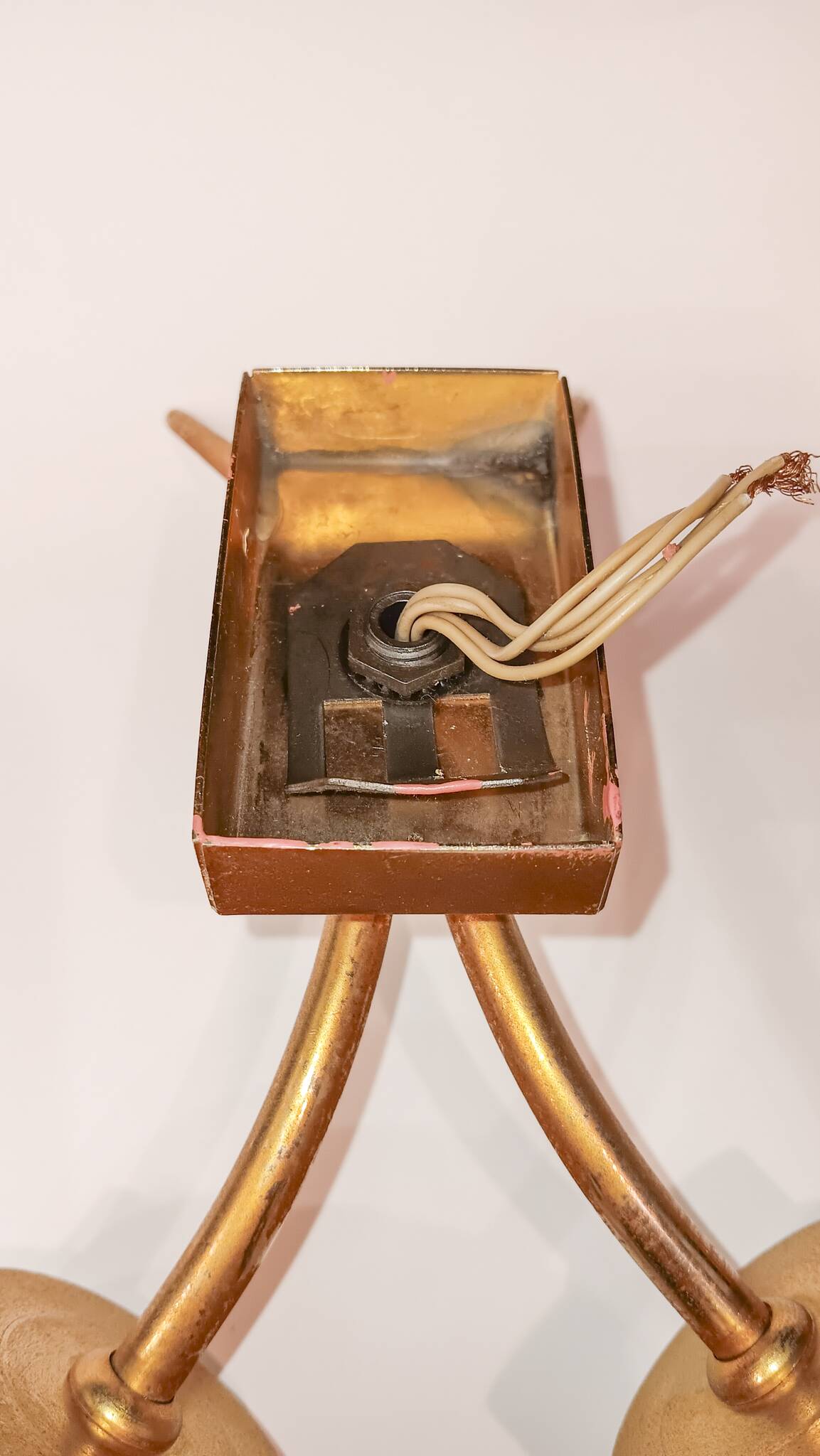 Wall lamp with 2 branches L 30 cm - H 30 cm - Size of embossed and white screen-printed glasses: H 15