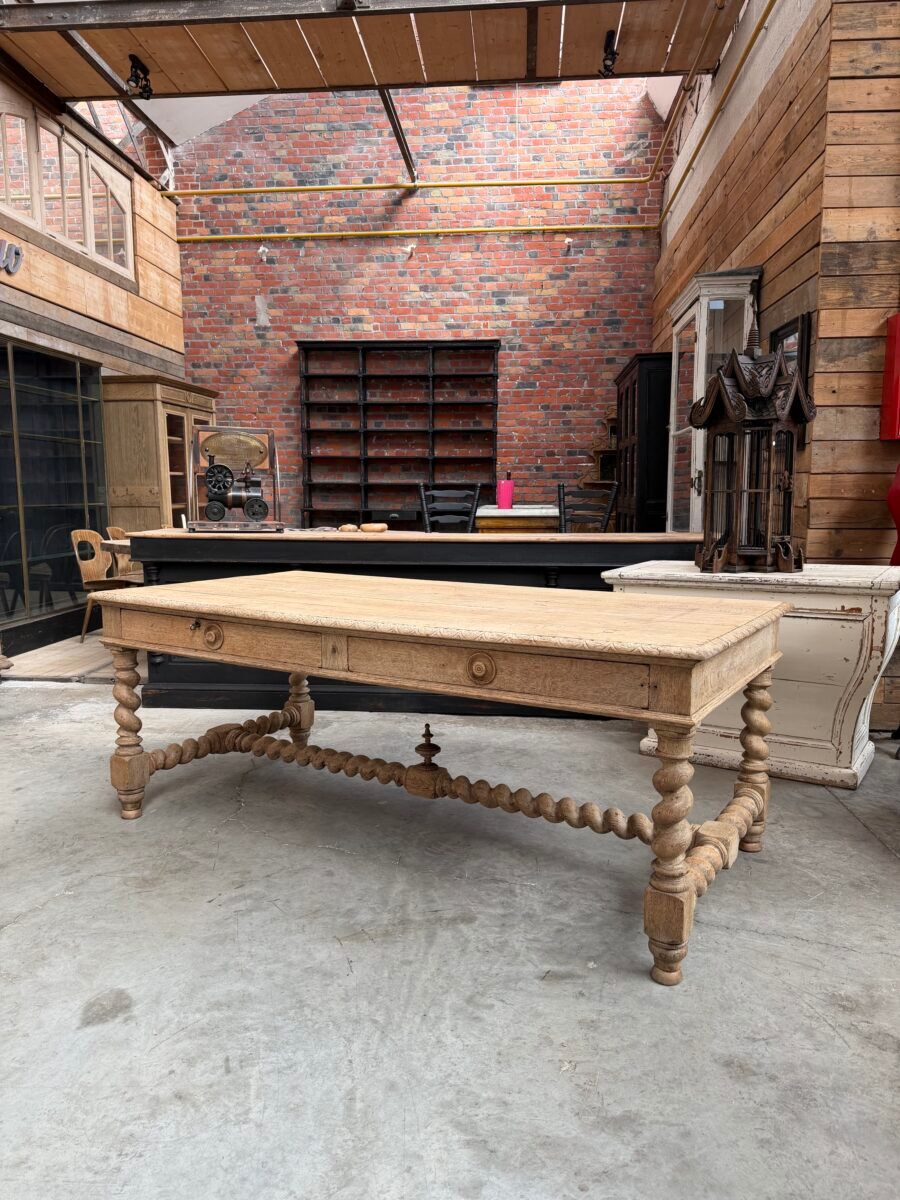 Table de château début XXème