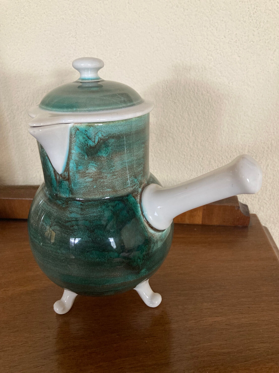 Tripod chocolate pot, Gien earthenware, vintage 60s