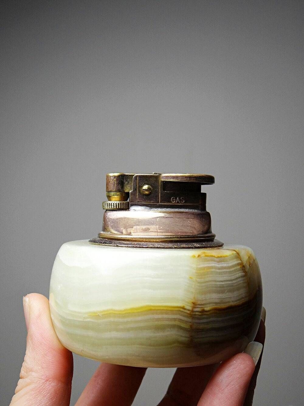 Small vintage copper and onyx table lighter, gold-plated metal and copper, 1960s-1970s