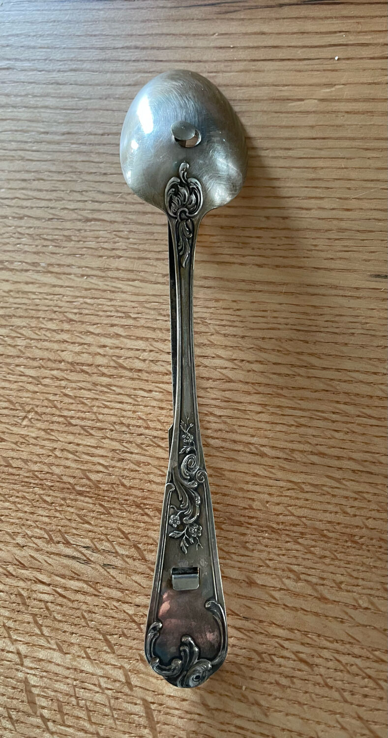 Cuillère à sauce à piston en métal