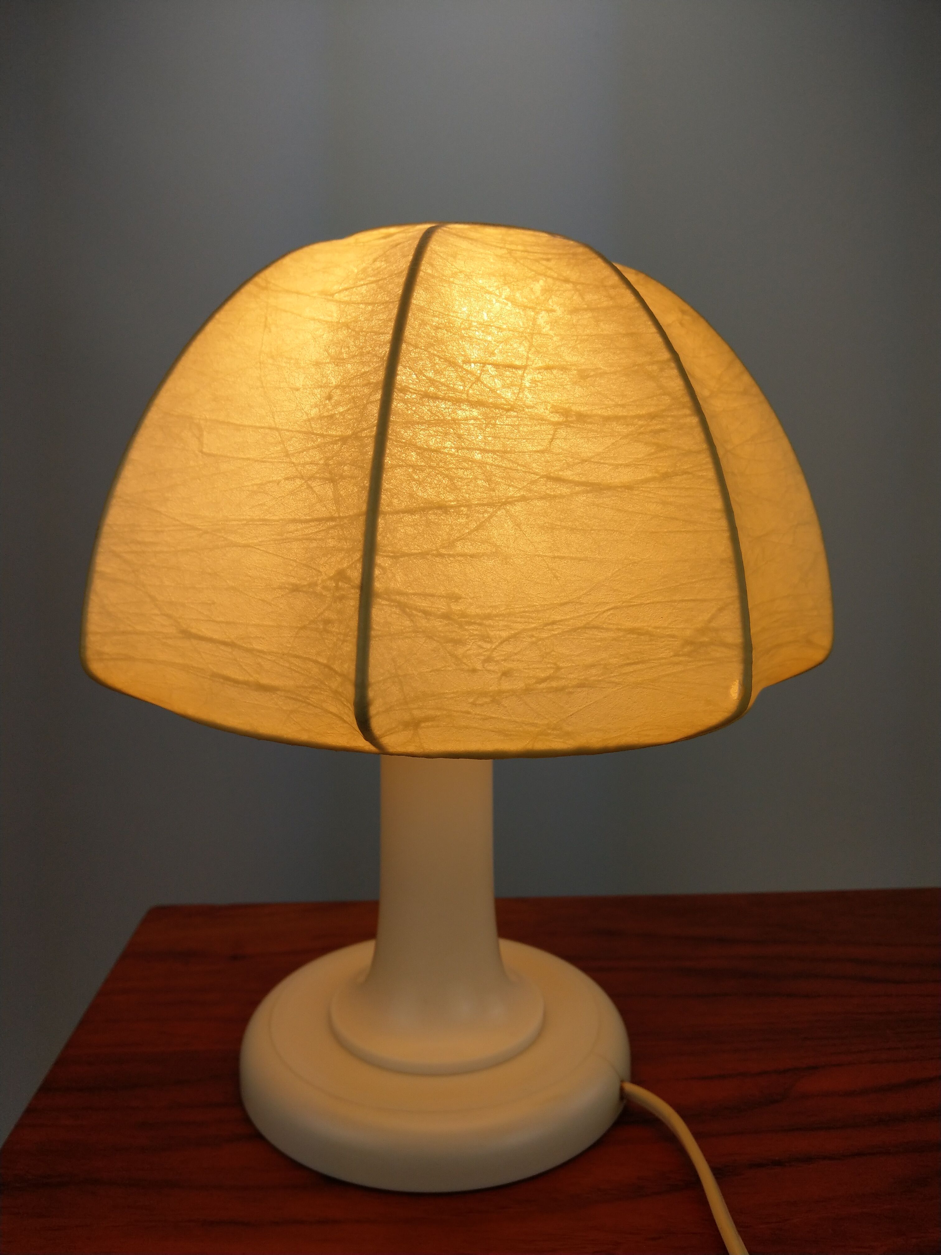 Cocoon table lamp