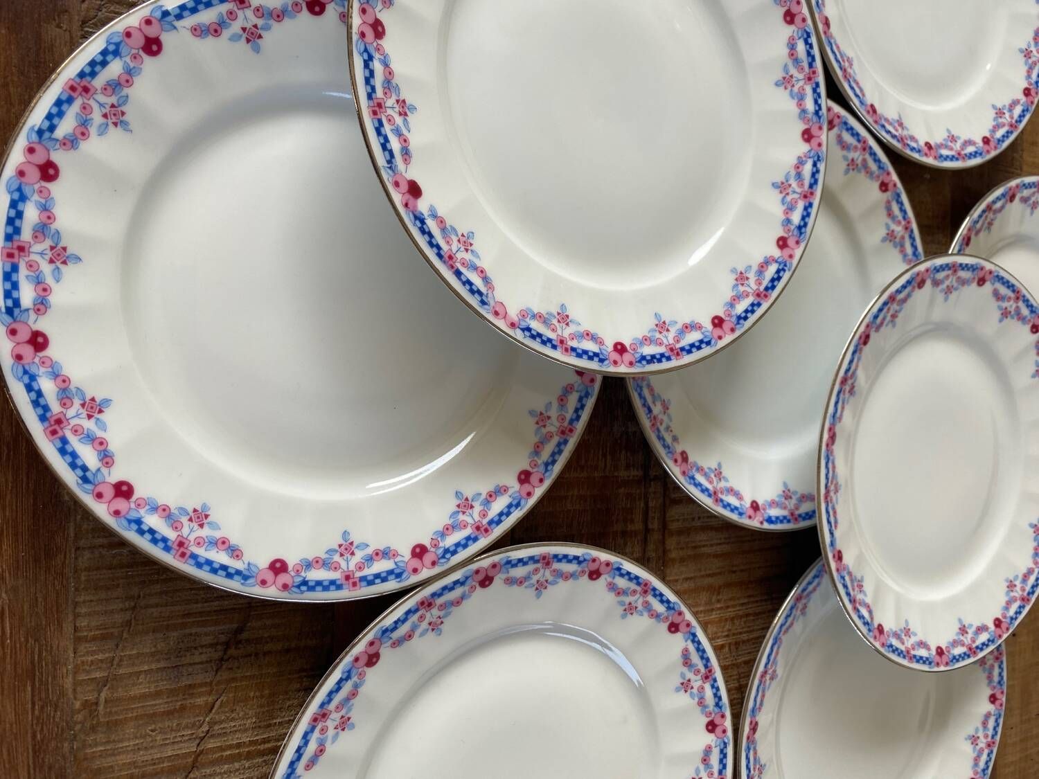 Set of 8 fine porcelain dessert plates from Lamotte France