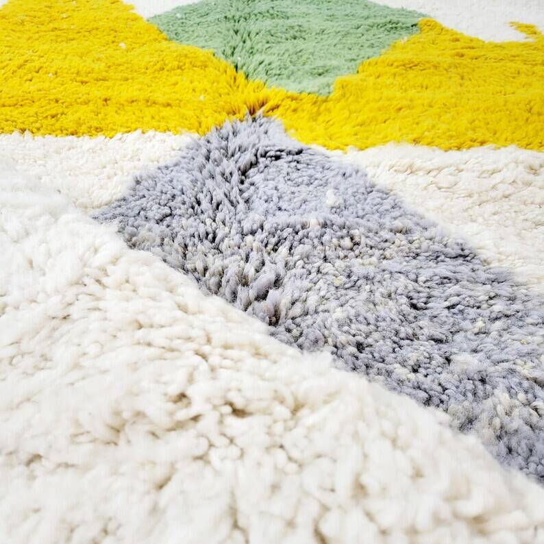 Off-white Moroccan rug with colorful patterns, 250cm x 150cm