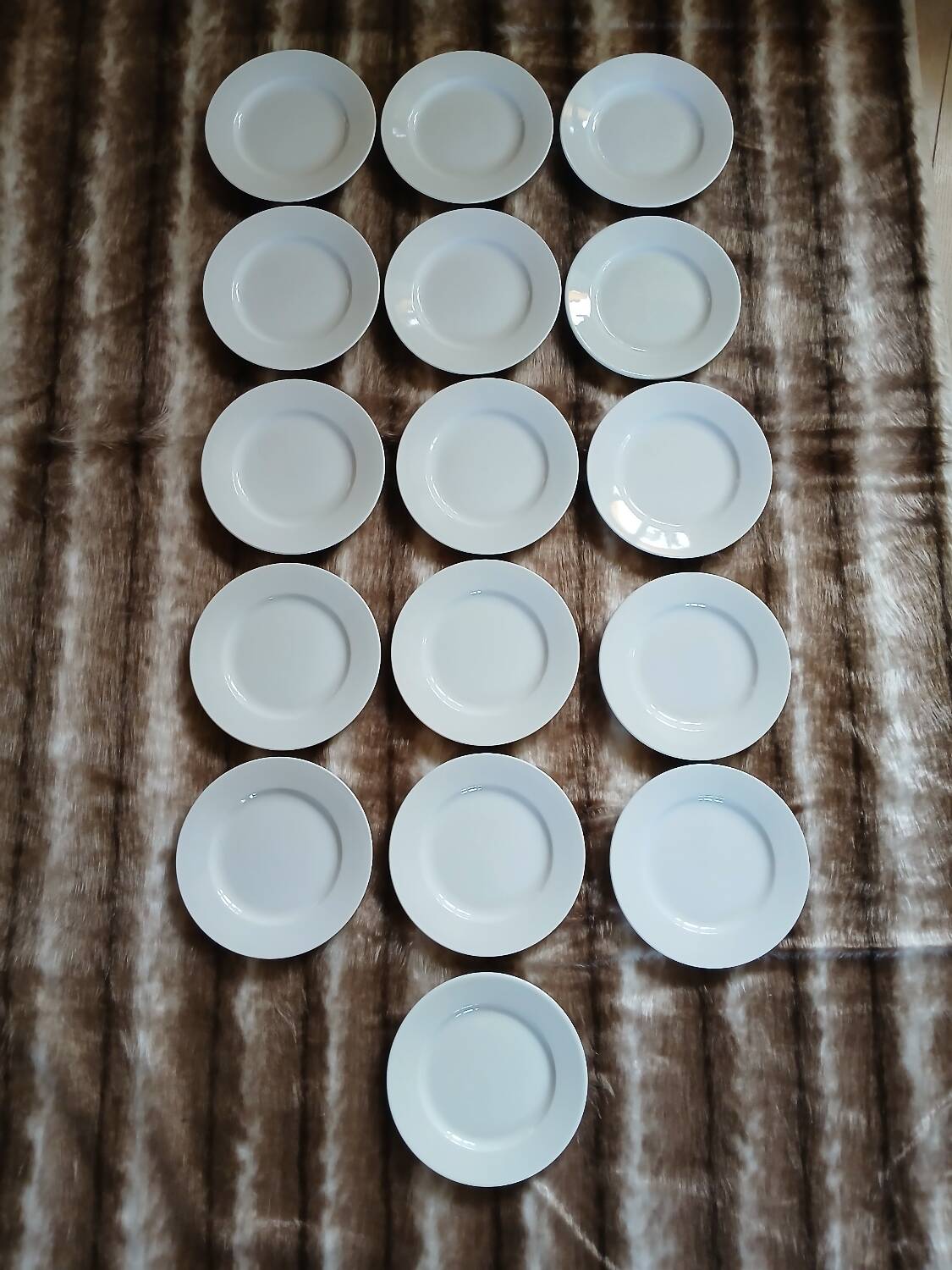 16 white porcelain dessert plates