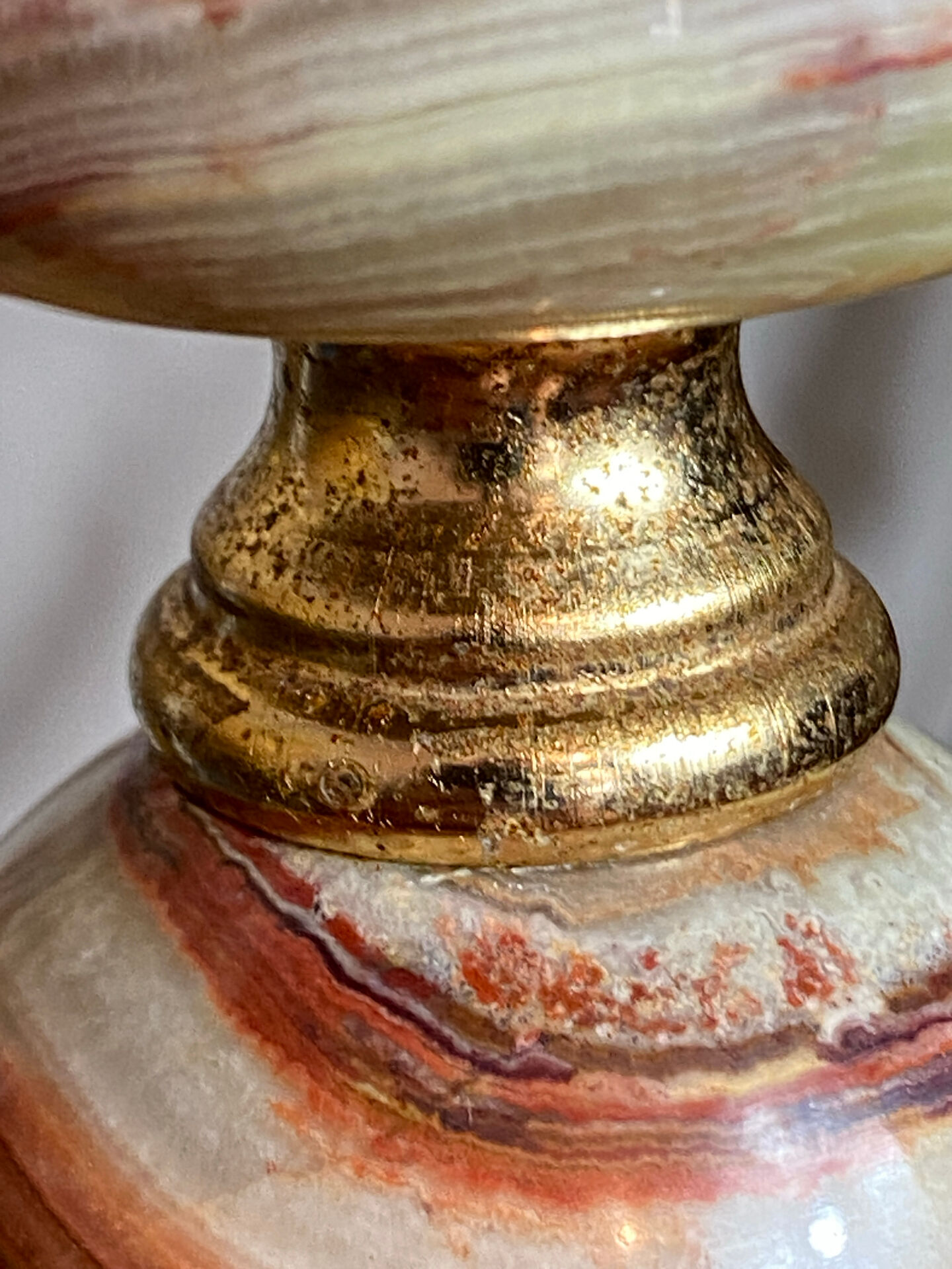 Onyx lamp, fish feet in bronze.