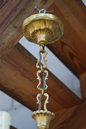 Lustre de style louis XV en bronze à 3 bras de lumière.