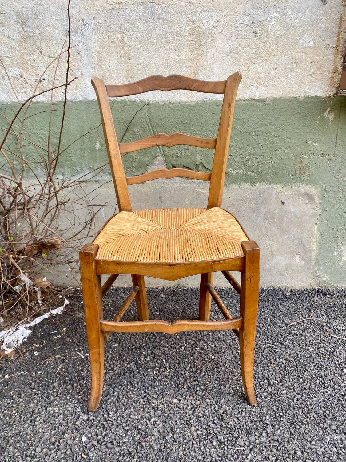 Straw country chair