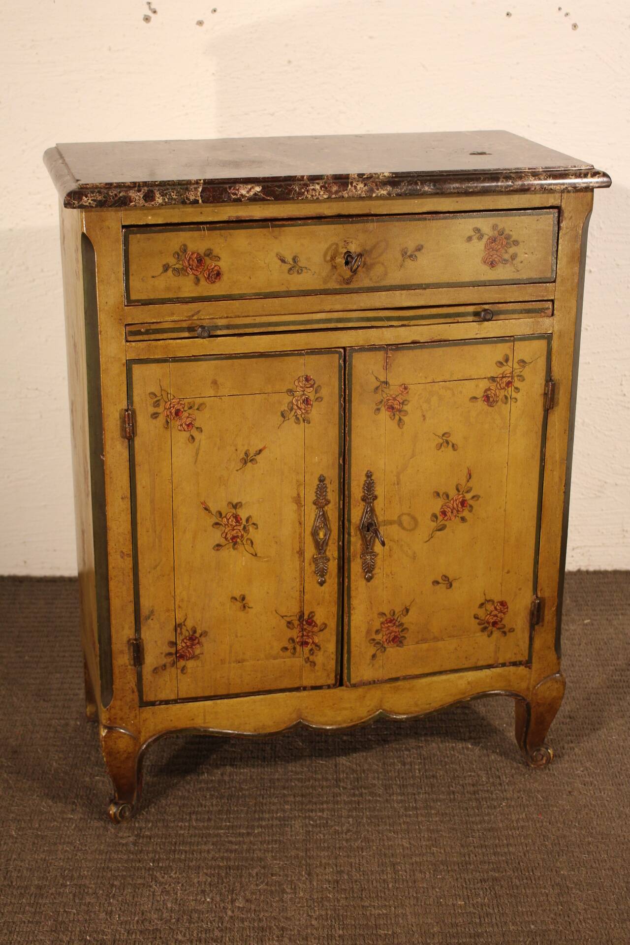 Small 19th-century chest of drawers