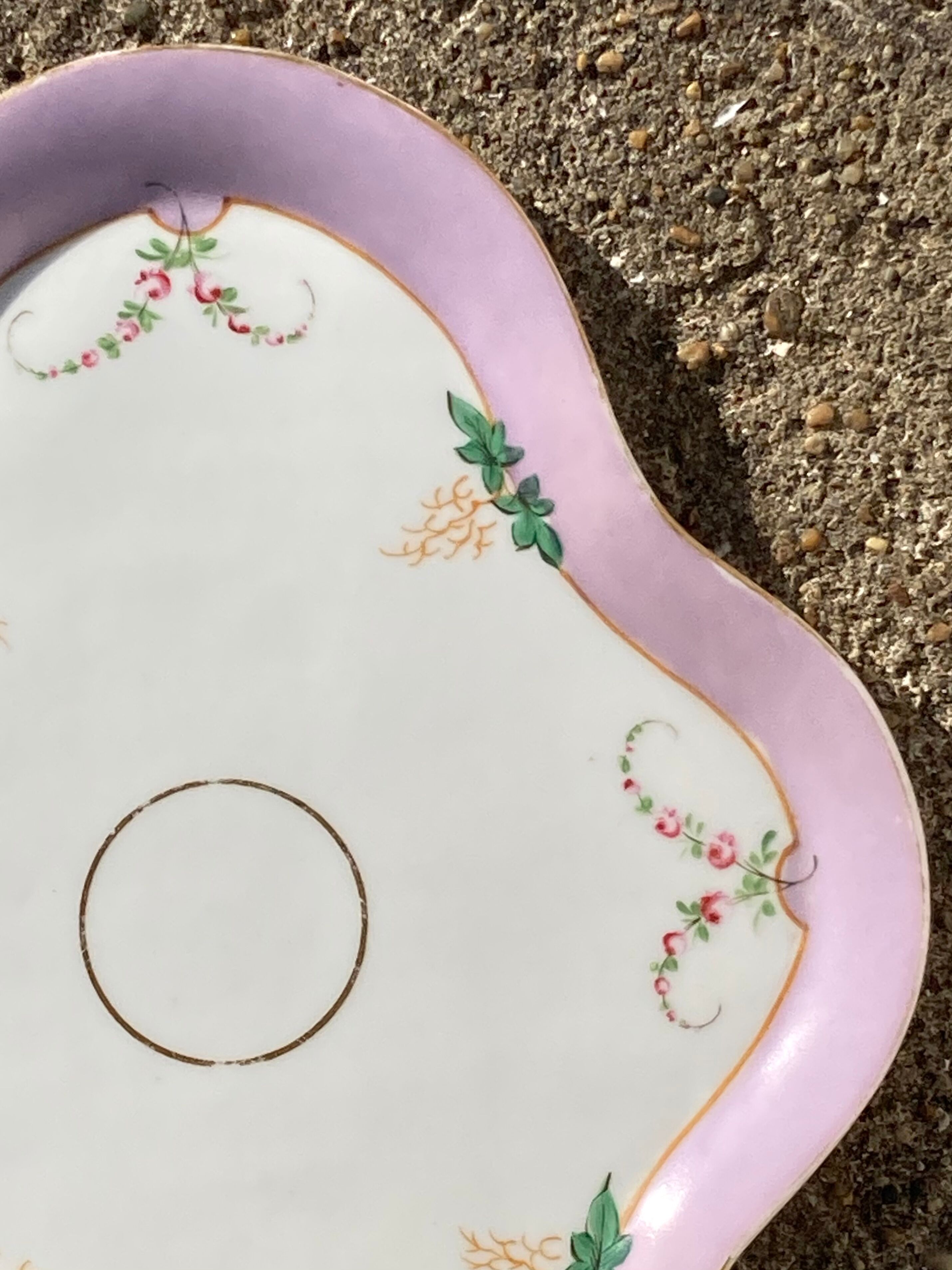 Ancient dish diamond shape