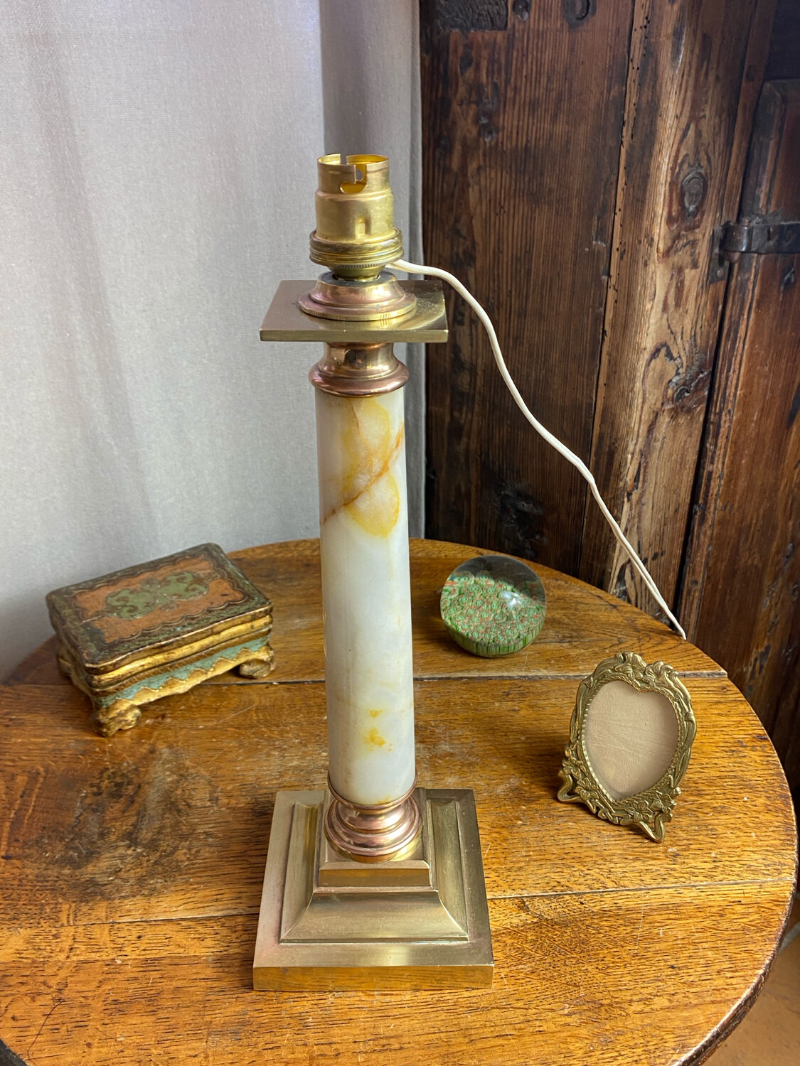 Lamp base in onyx and brass