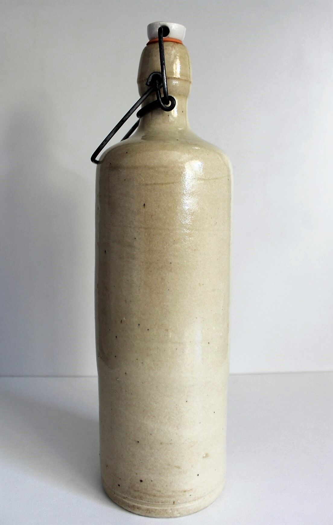 Bouteille en grès vernissé  à bouchon hermétique