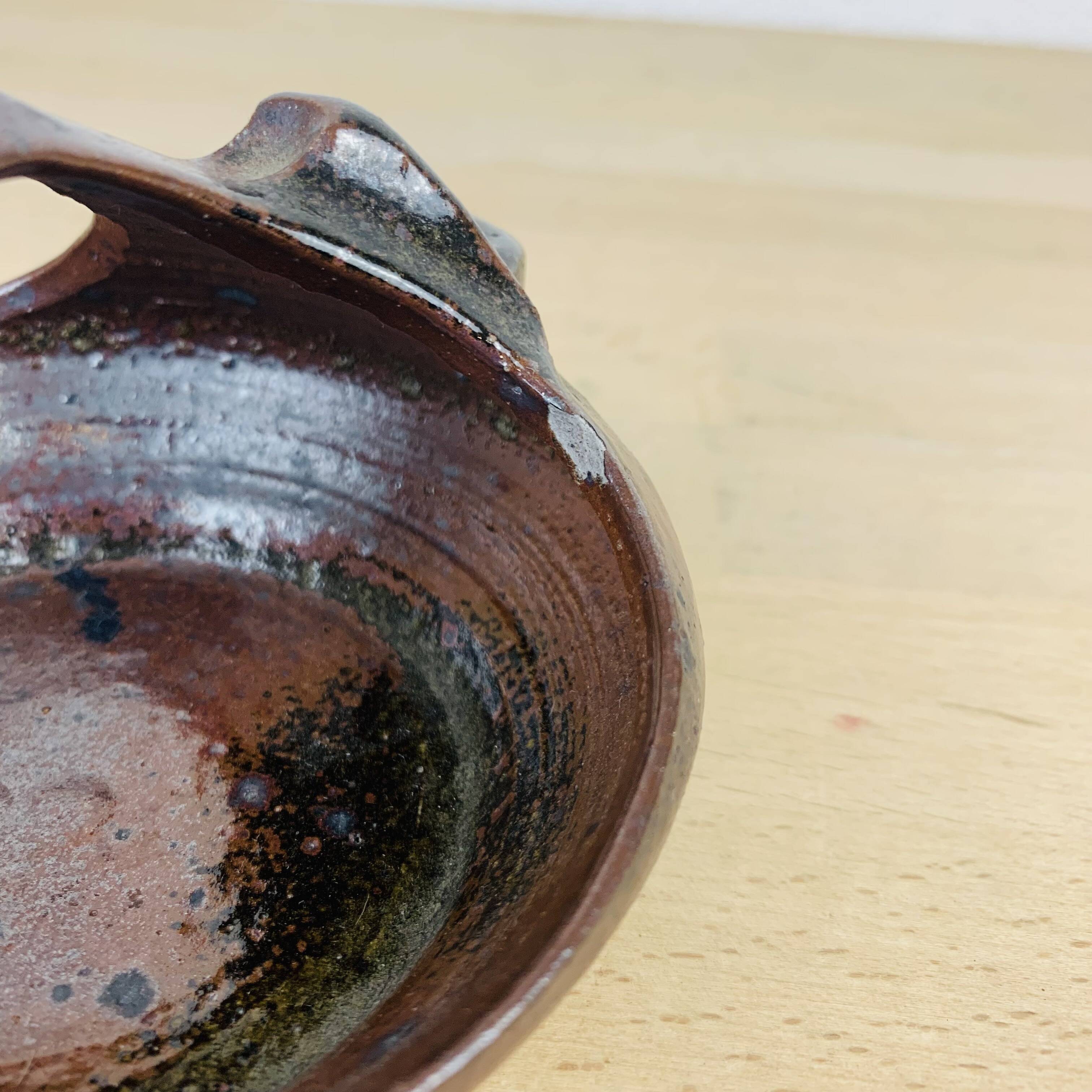 Empty anthropomorphic sandstone pocket