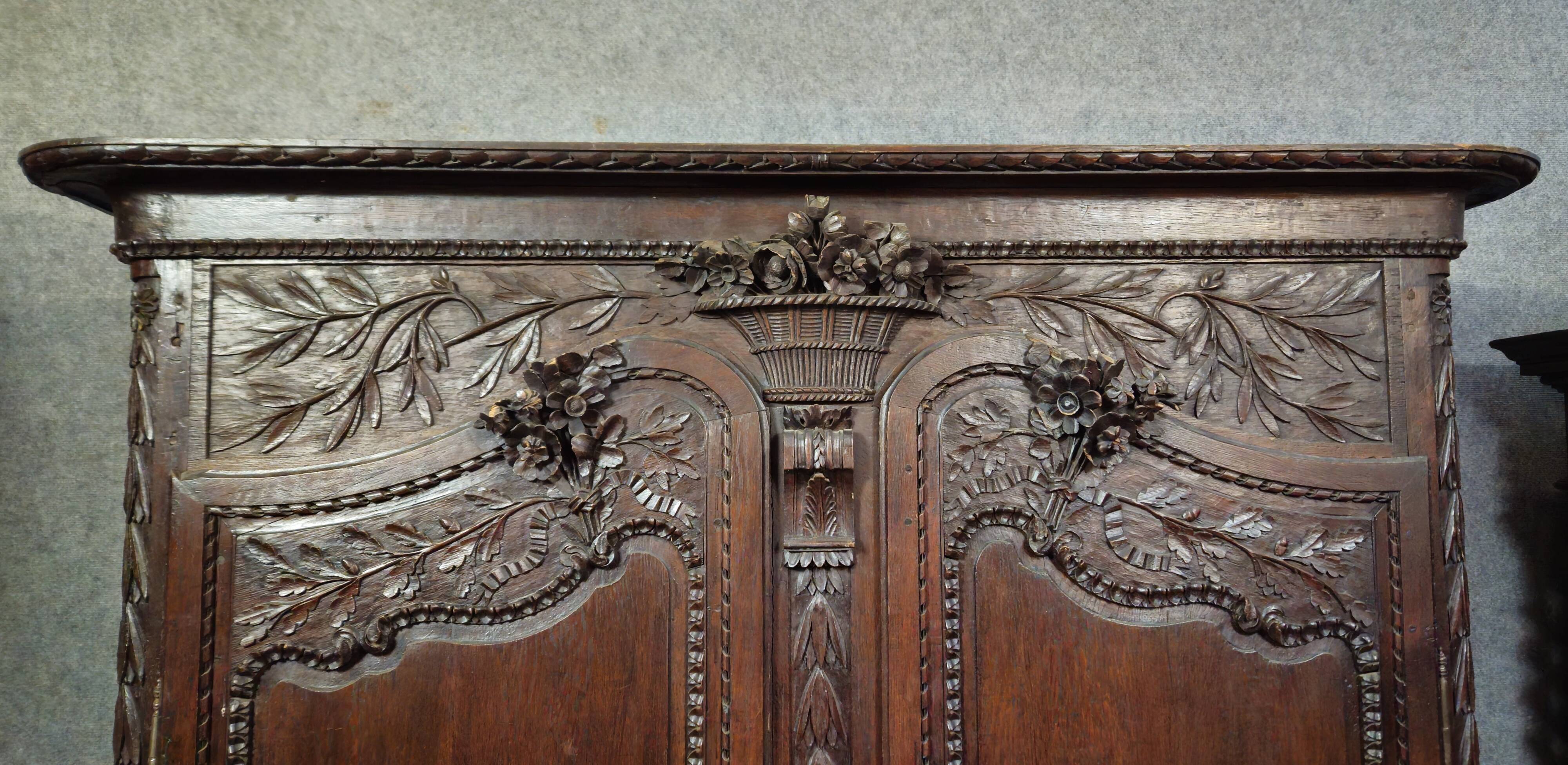 Large Norman wedding wardrobe in carved oak – Louis XV period