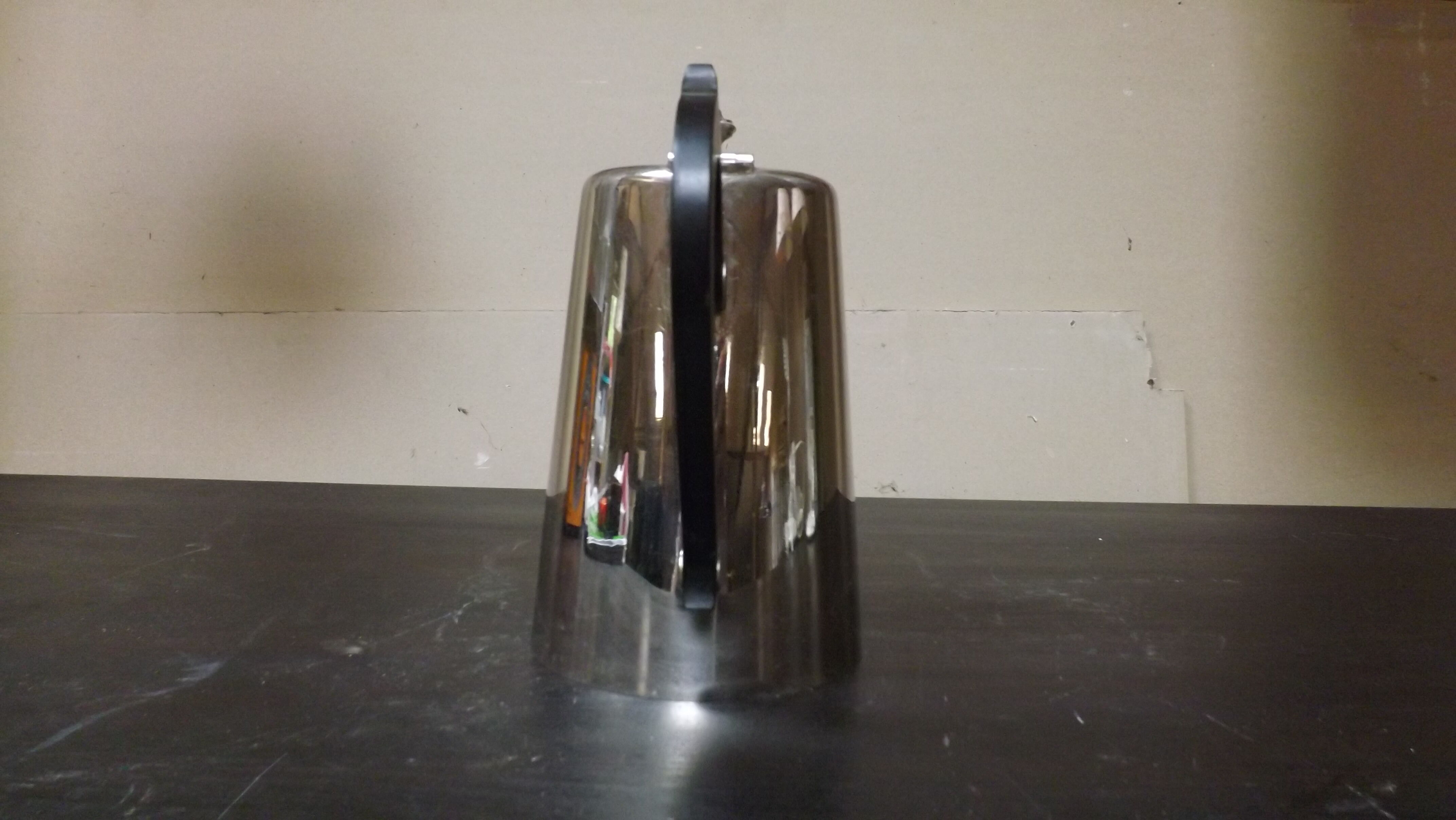 Metal pouring coffee maker