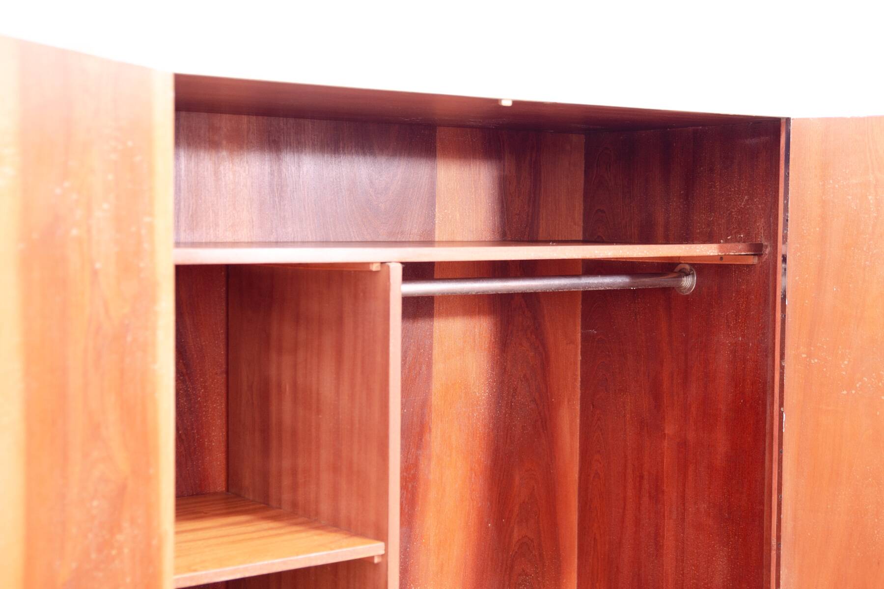 Armoire Bauhaus, années 1930, Tchécoslovaquie