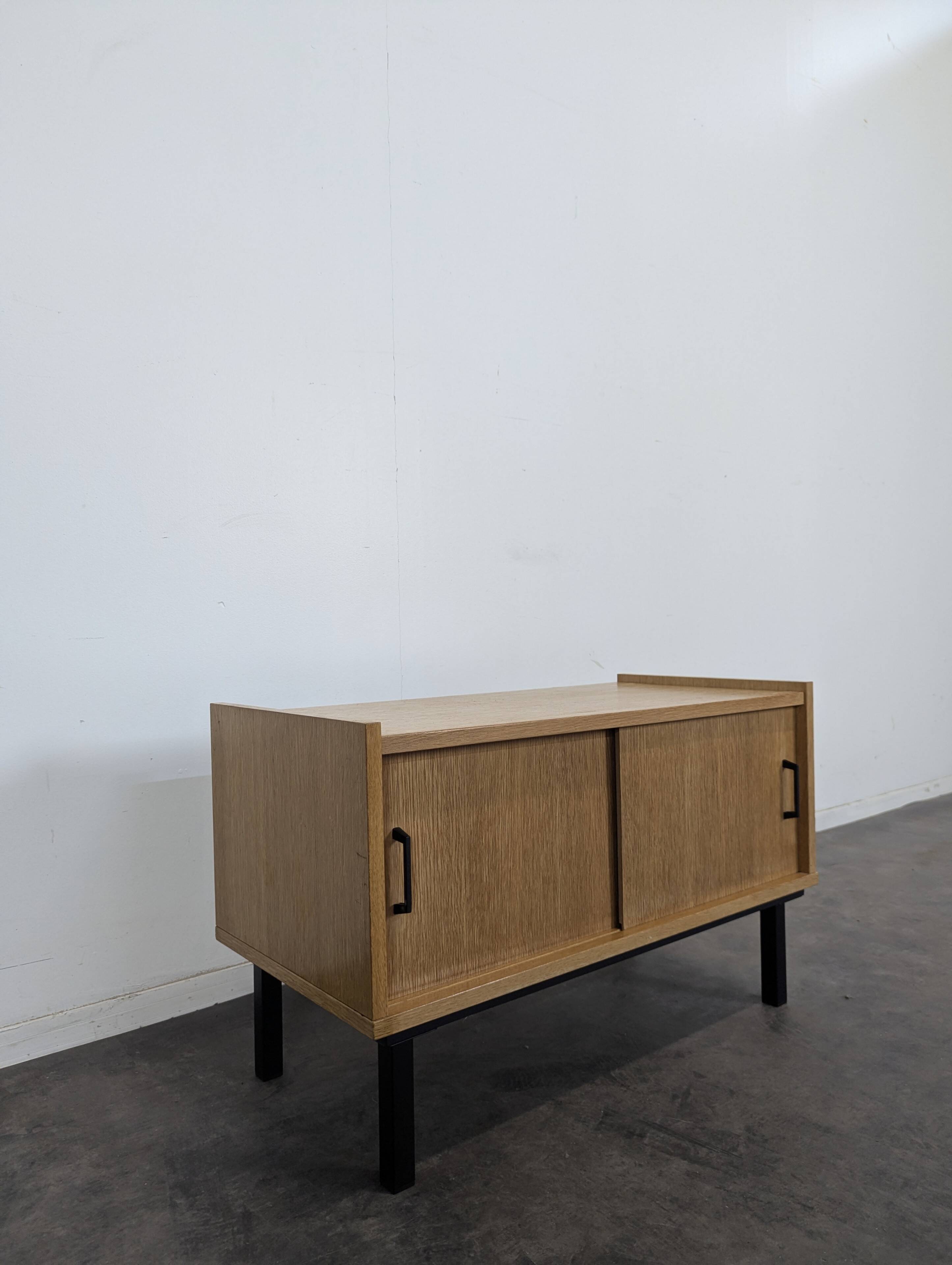 Hi-Fi Vinyl Cabinet with 2 Doors