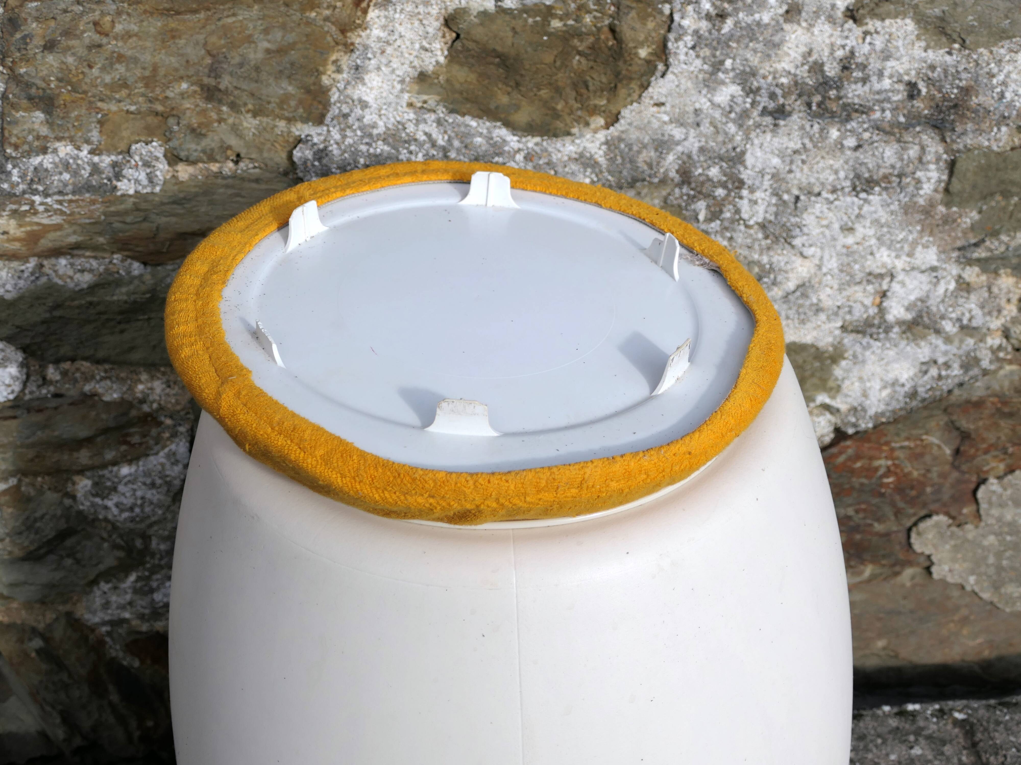 Pouf Vintage Design ou Tabouret / Coffre à linge Œuf Allibert