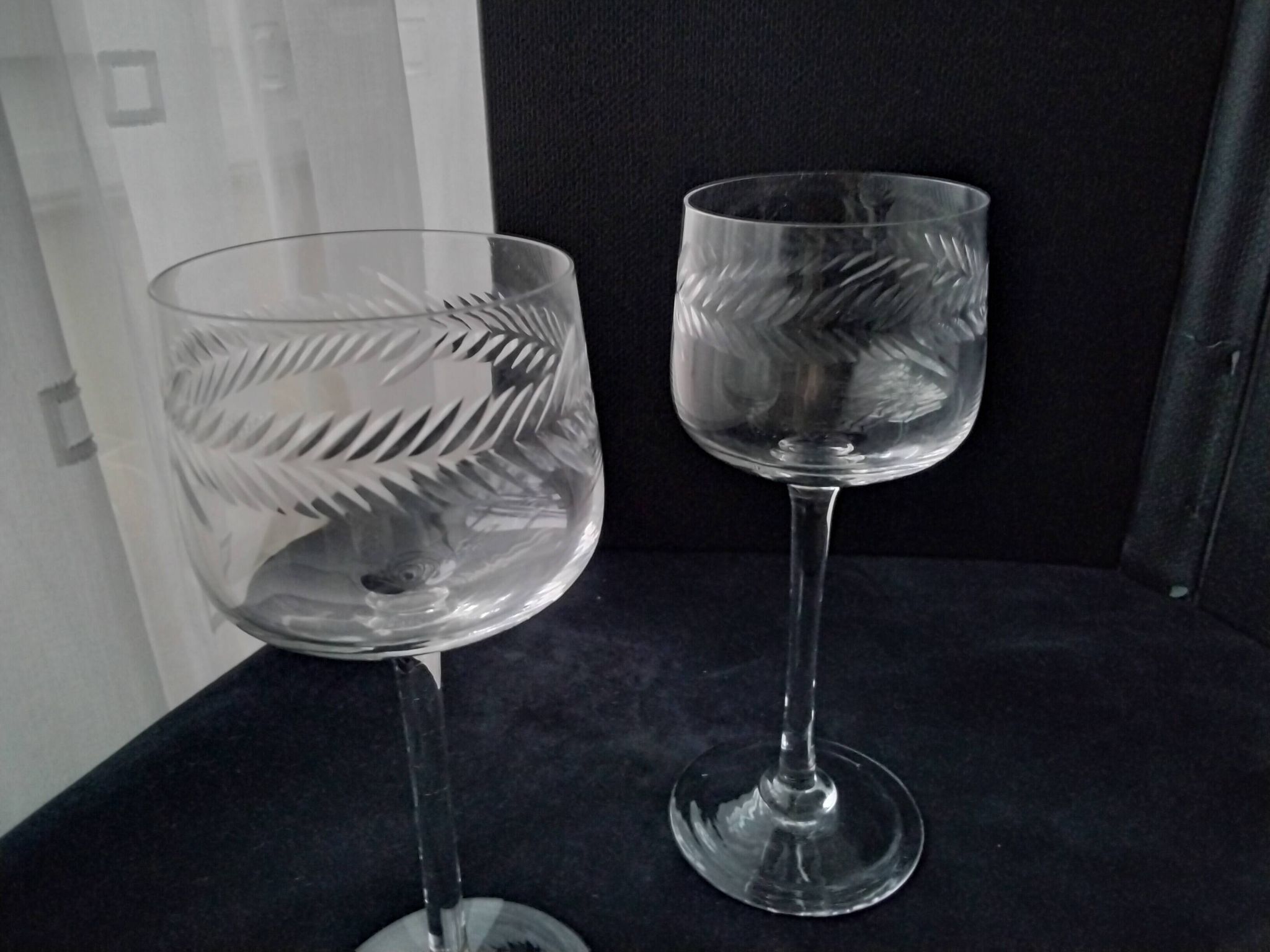 3 cut crystal white or rosé wine glasses