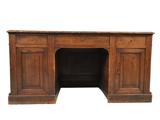 Bureau ministre en chêne richement sculpté, circa 1880