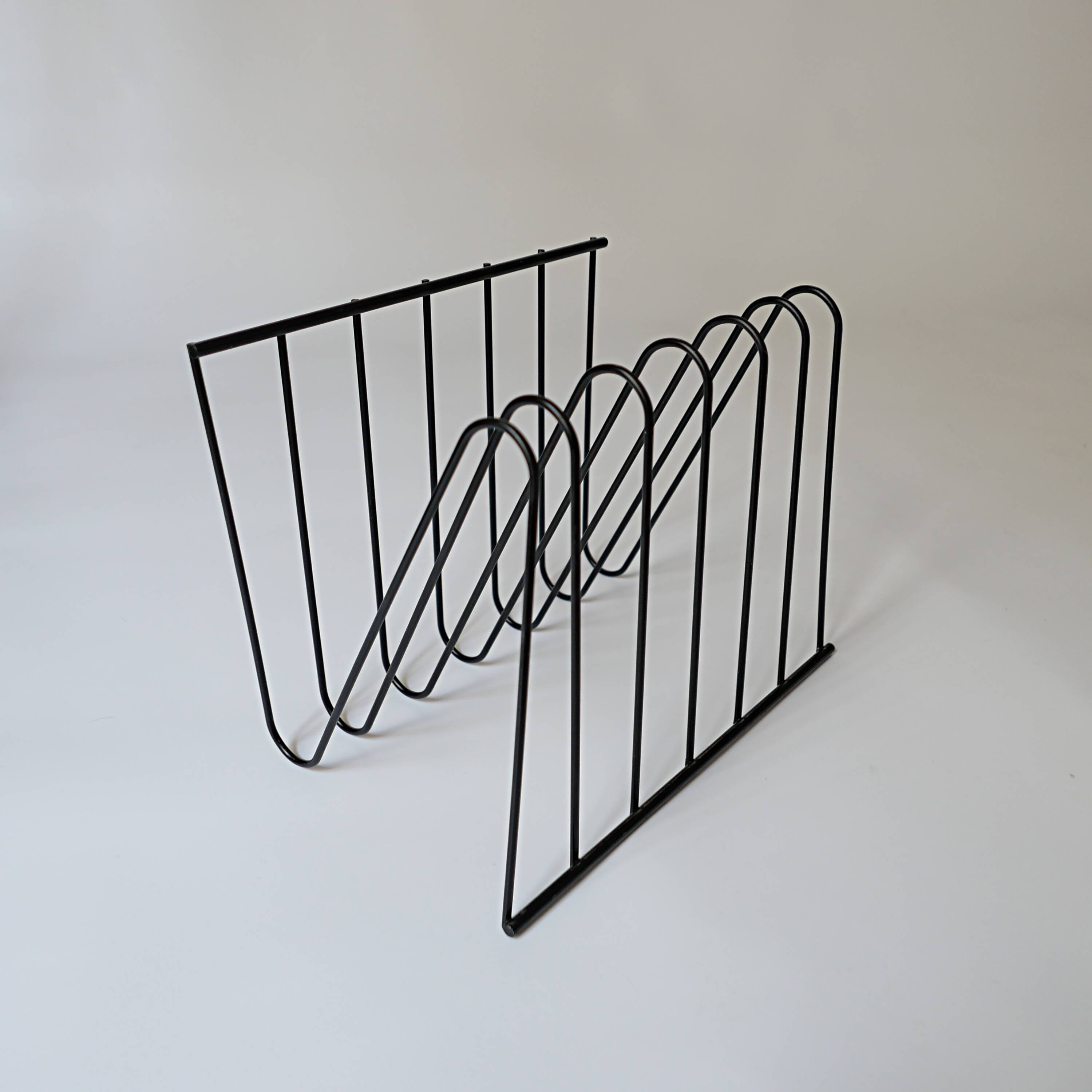 design François Arnal Atelier A vintage 1970 Zigzag magazine rack