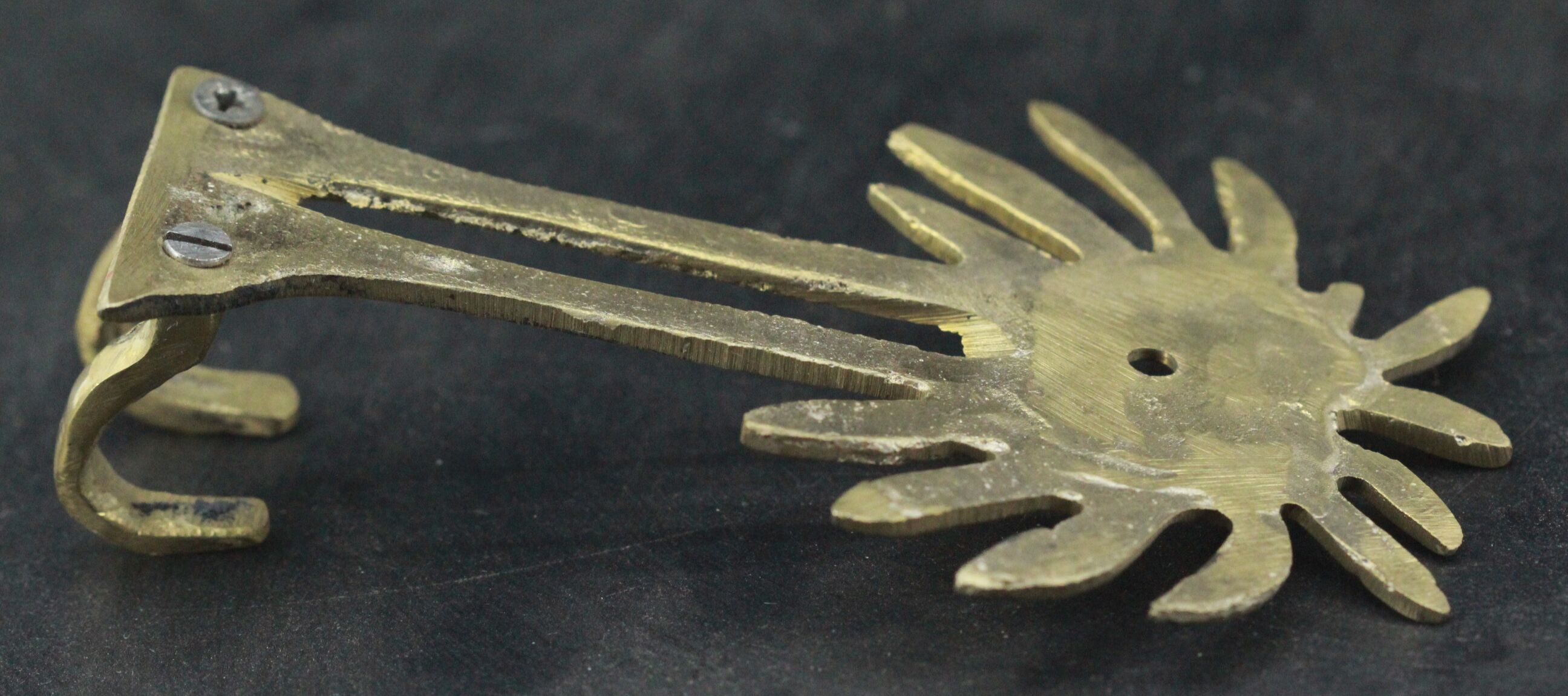 Brass palm towel rack