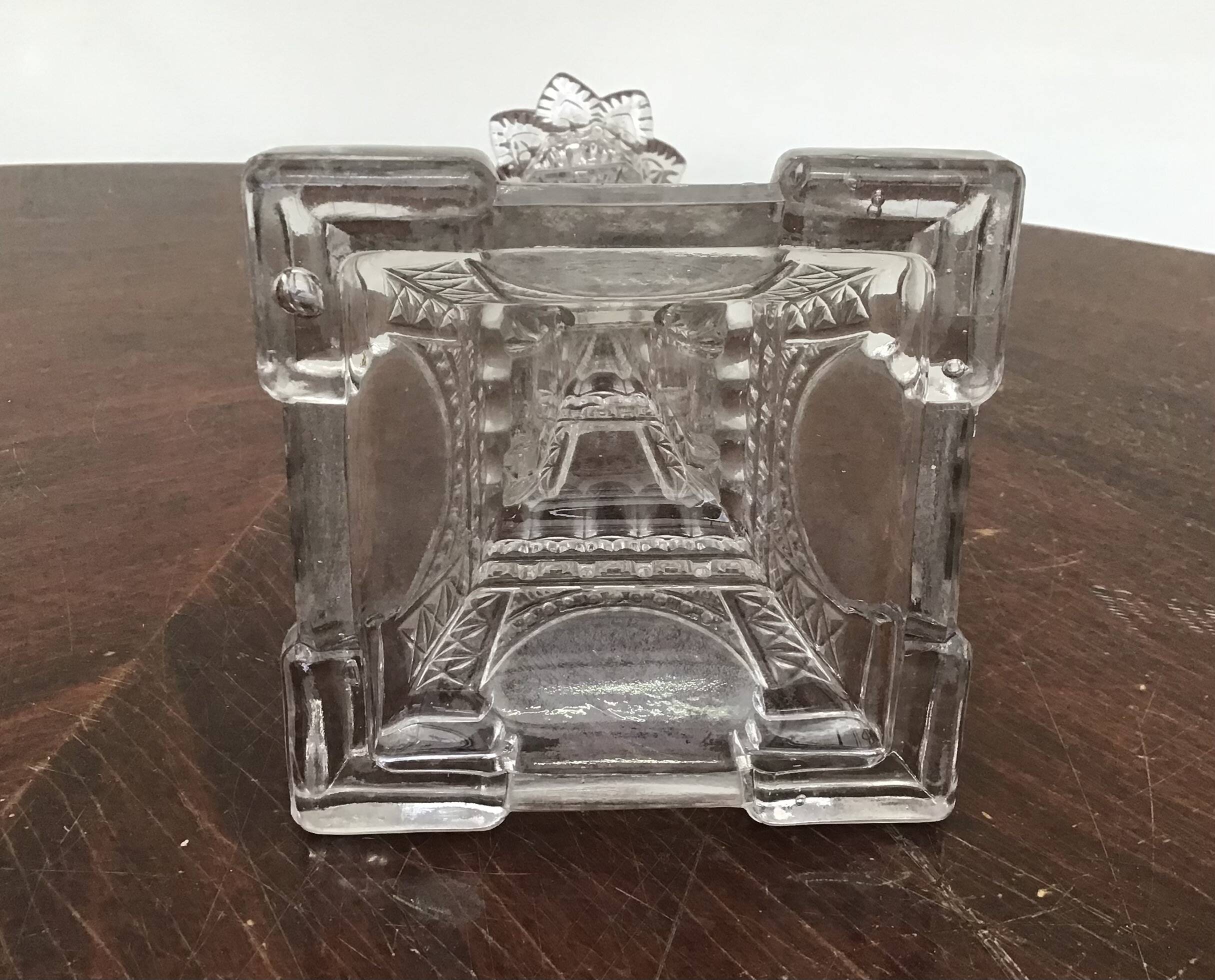 Eiffel Tower shaped candlesticks made by the Portieux crystal factory