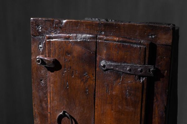 Cabinet vernaculaire antique, France, XIXe siècle