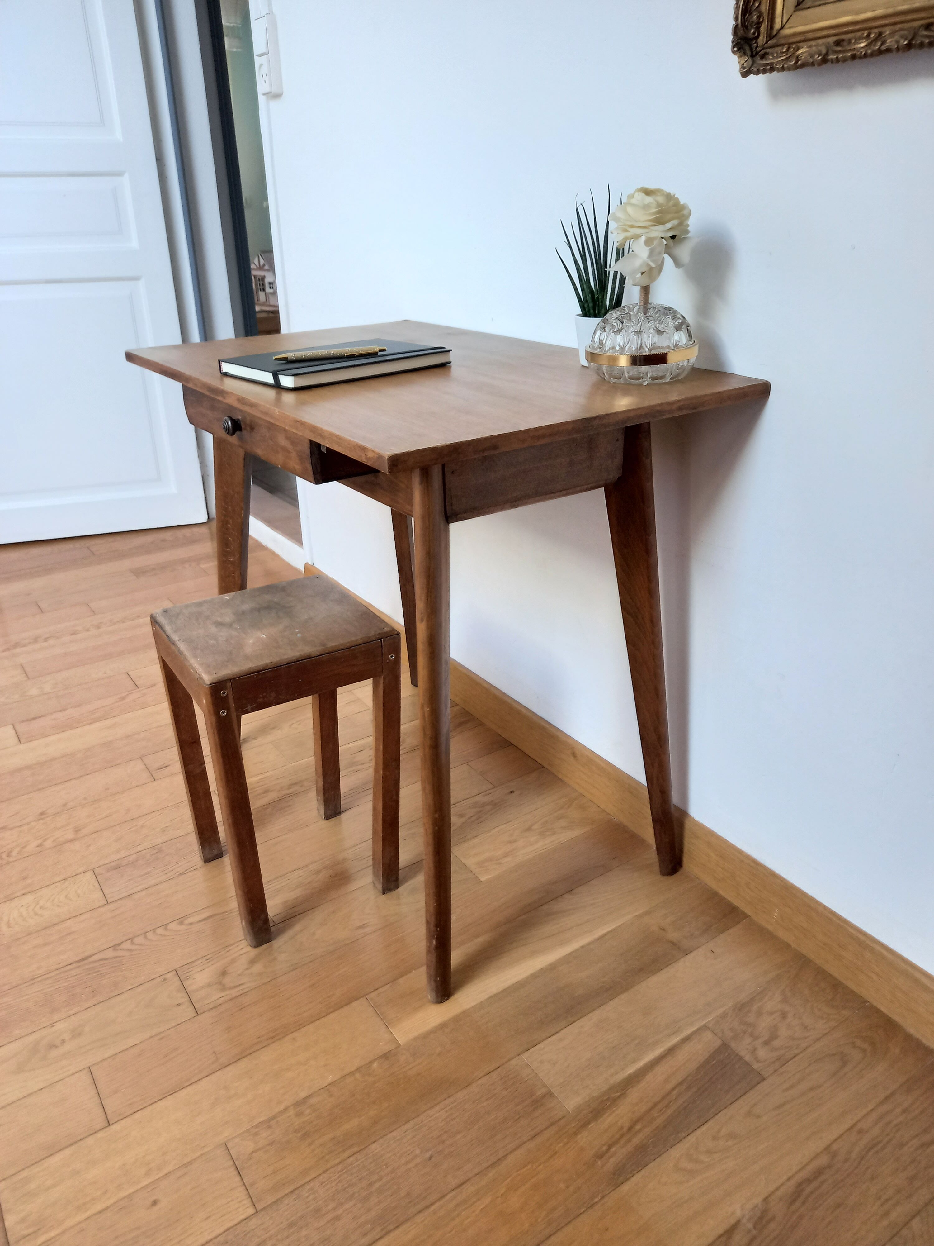 Bureau pieds compas