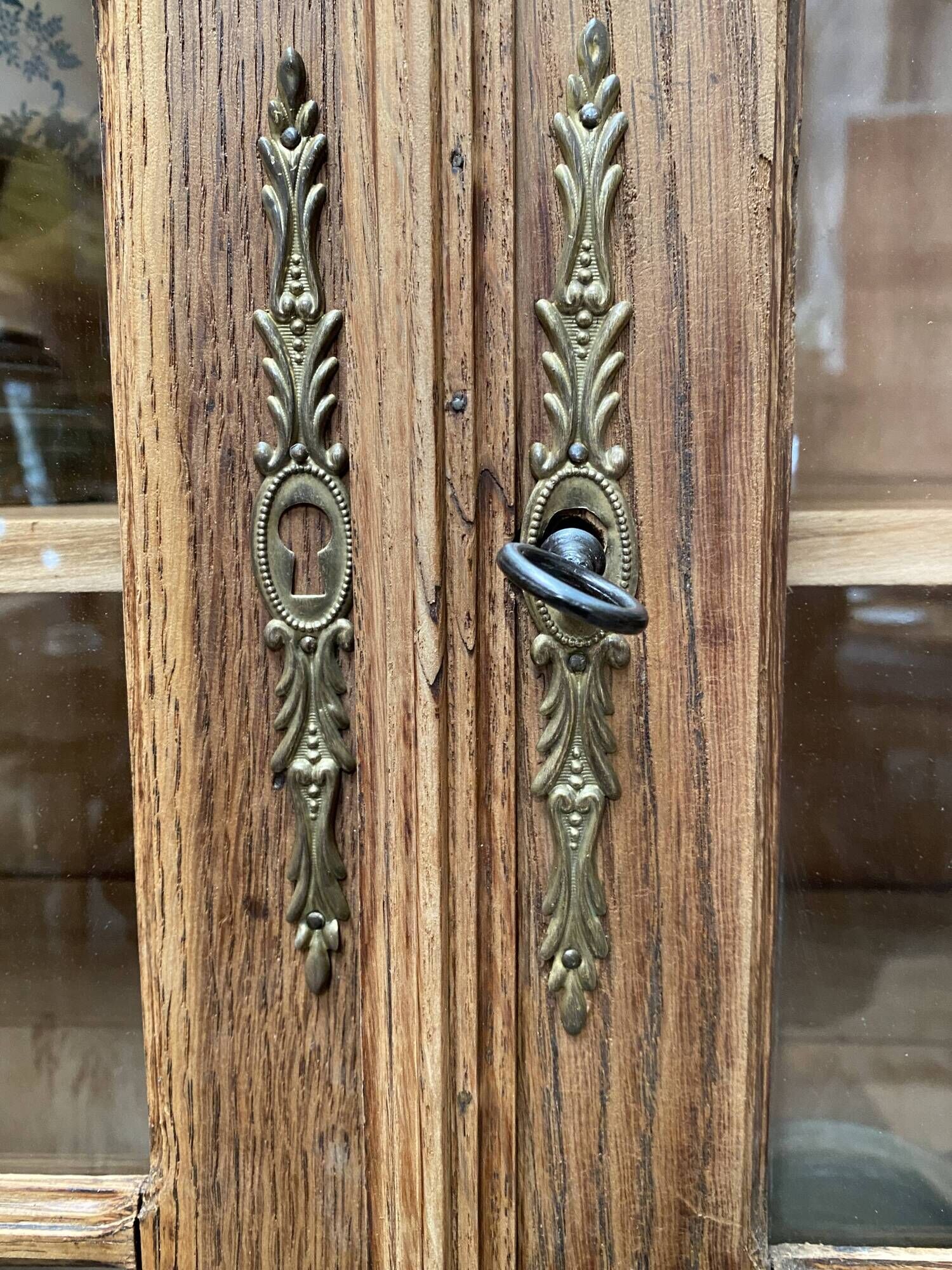 Antique display cabinet (renovated)