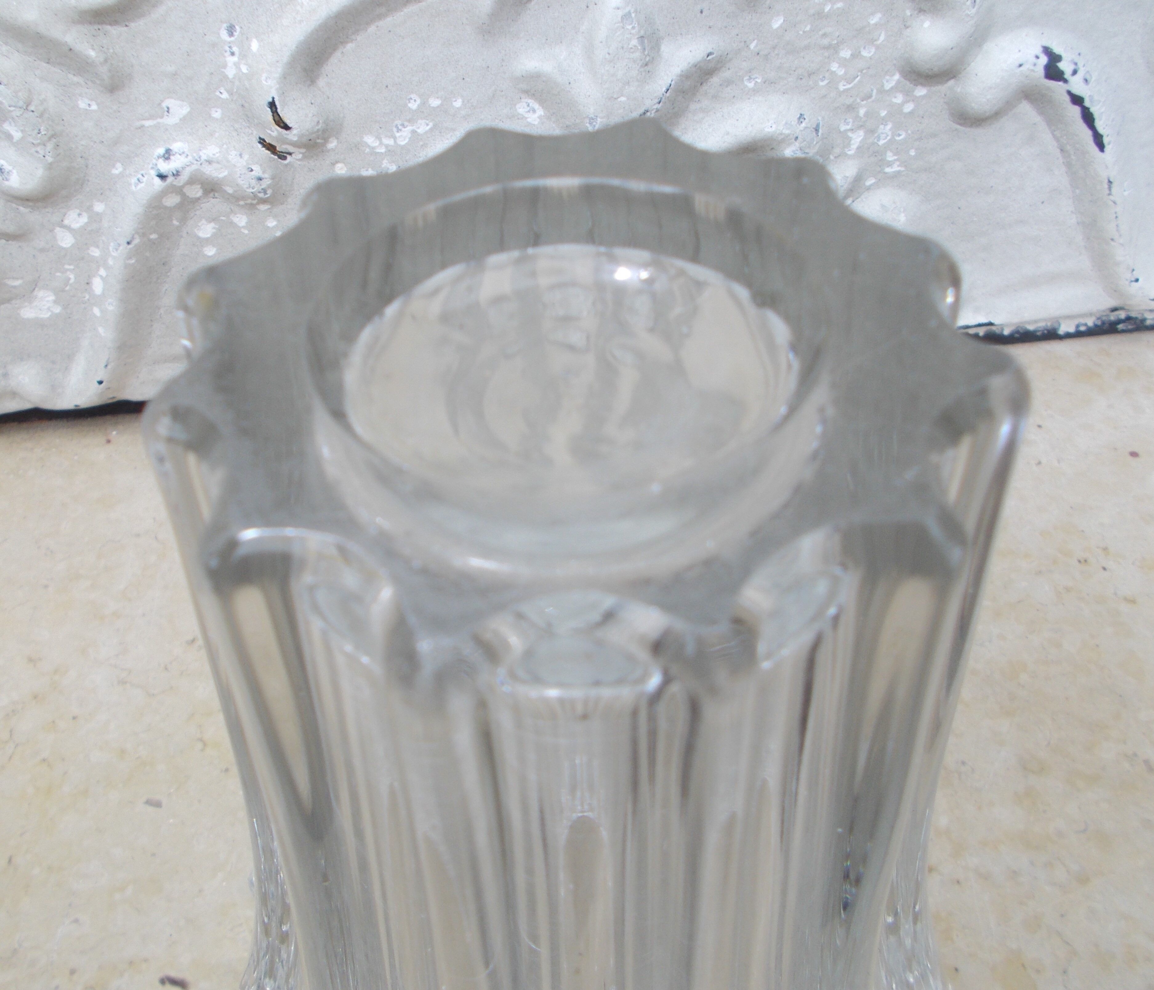 Crystal vase signed Pierre d' Avesn