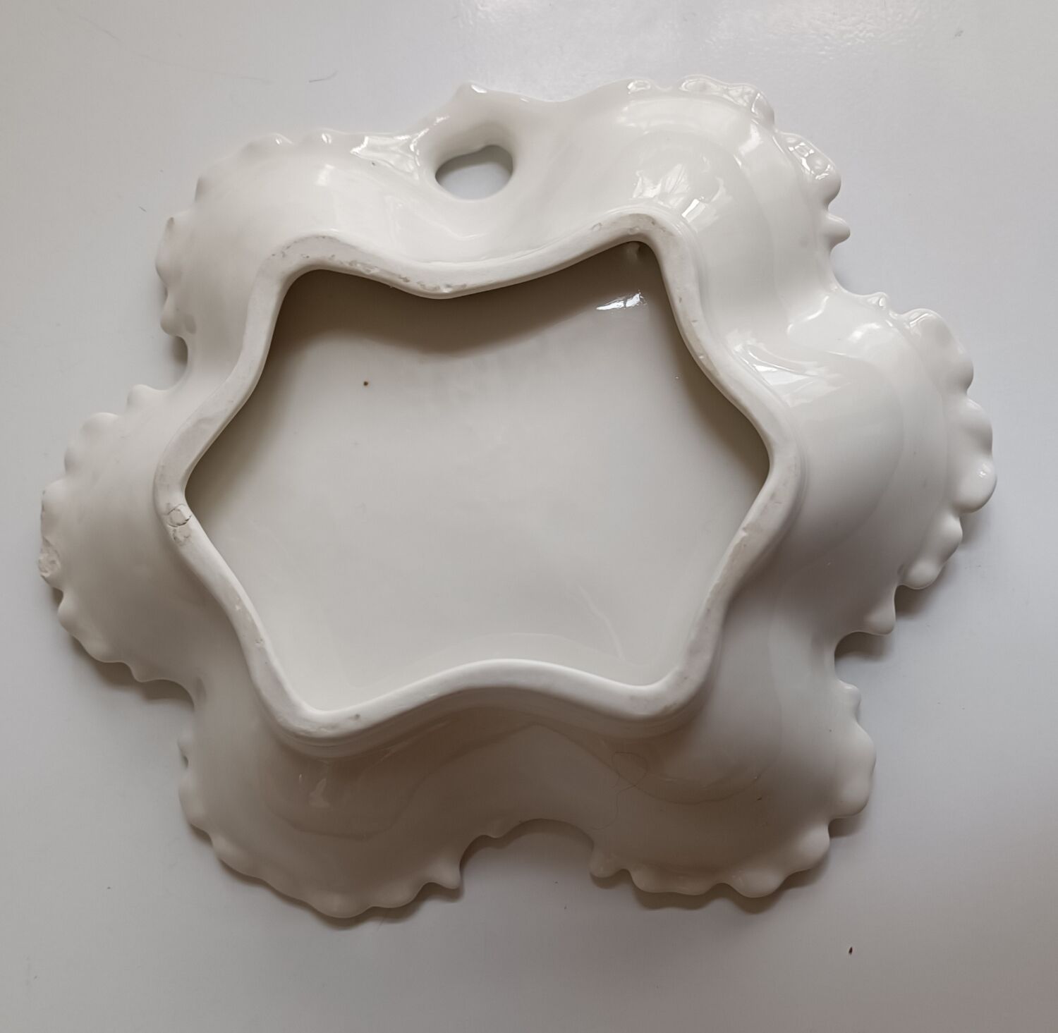 Porcelain pouch tray