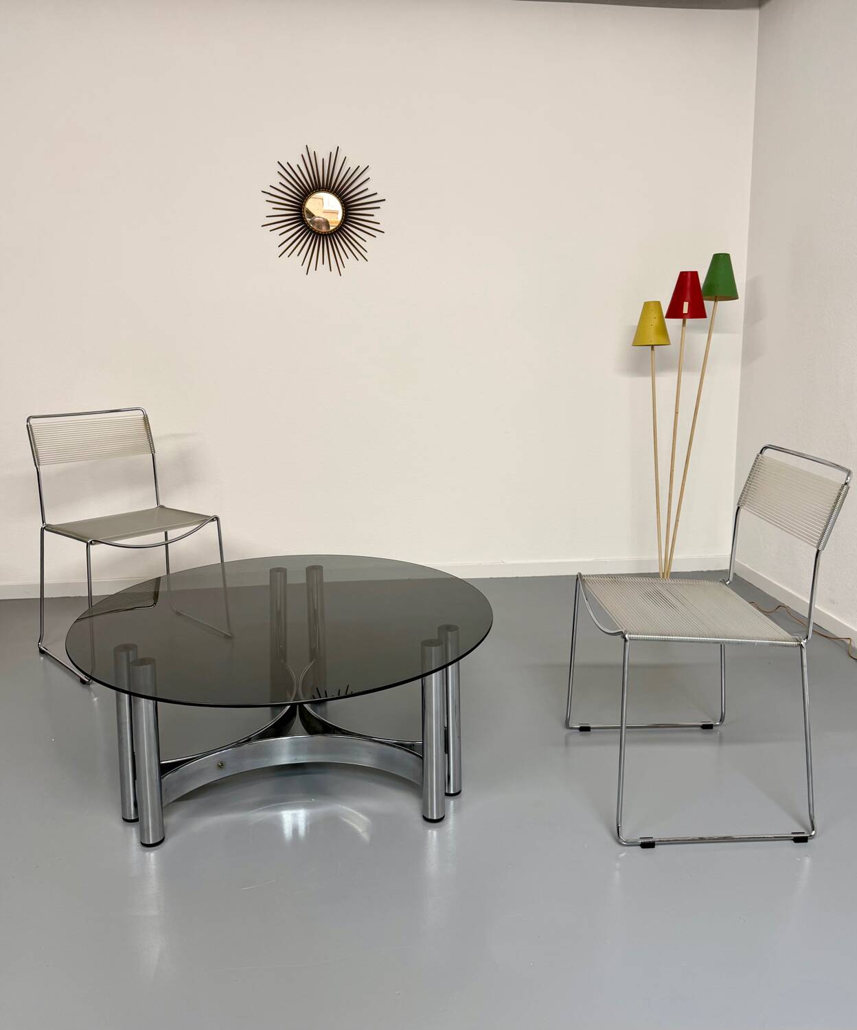 Round coffee table in smoked glass and chrome steel, 1970s design.